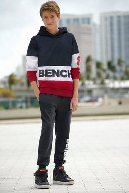 Bench. Kapuzensweatshirt im colourblocking Design