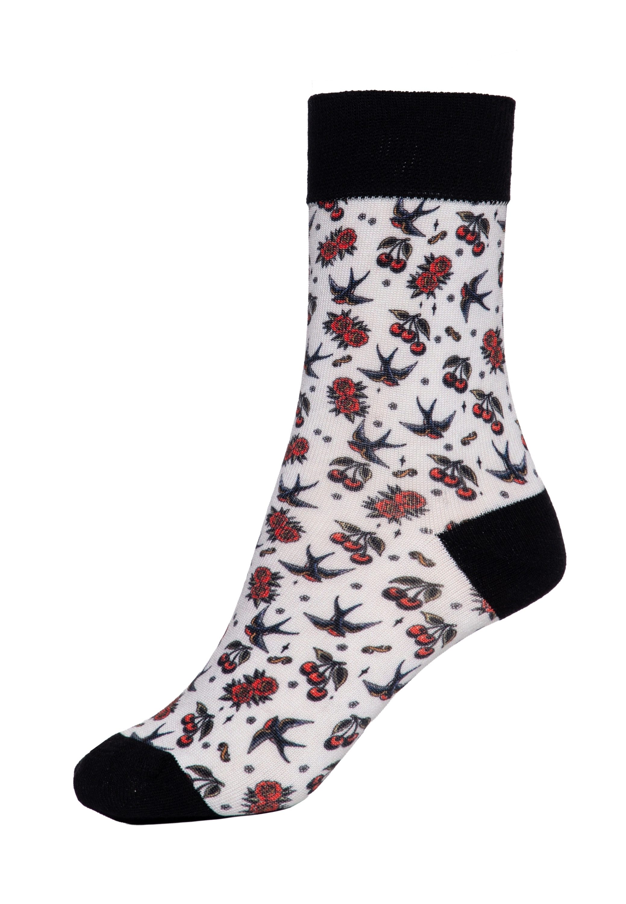 QueenKerosin Socken Cherries & Roses mit Oldschool-Tattoo-Motiven