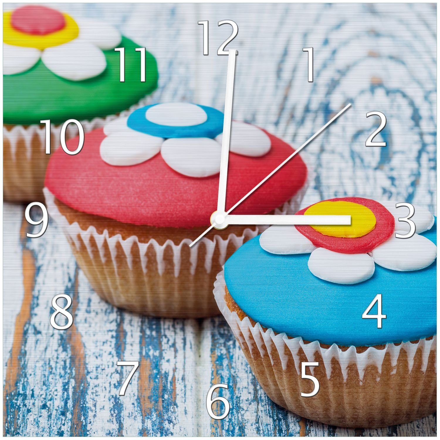 Wallario Wanduhr Bunte Muffins - alter Holztisch - Stillleben (Aluverbunduhr) | Wanduhren