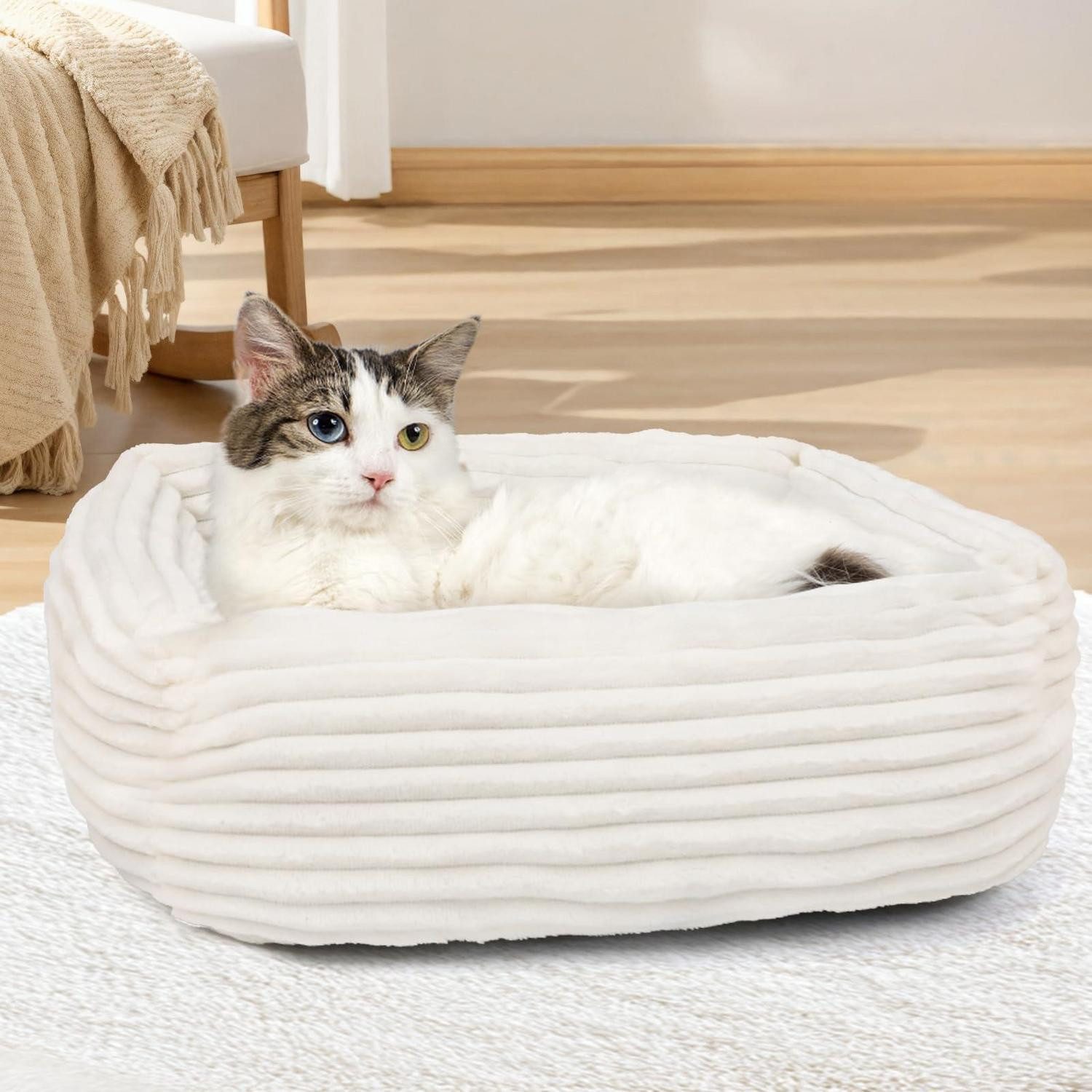 LuxusKollektion Katzenliege Katzenbett Flauschig 55x42x18cm Weiß