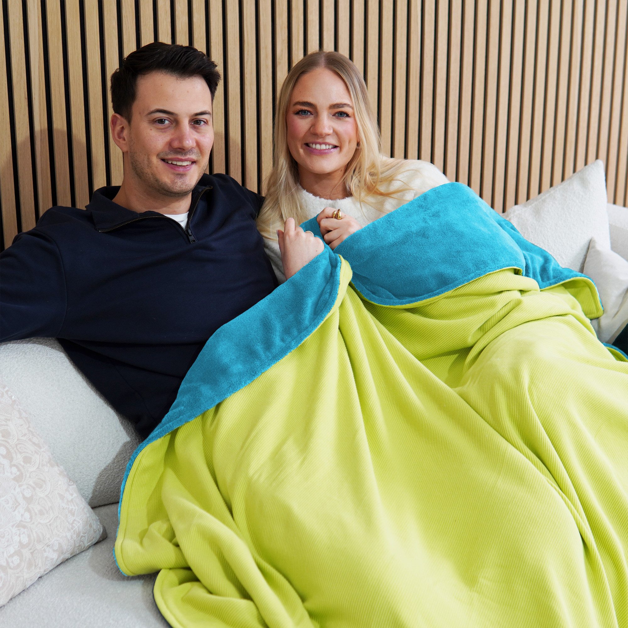 Wohndecke XL Kuscheldecke • Mini Strick • 210 x150 cm, blanketino, Neonfarben • Extra warm • Made in Germany