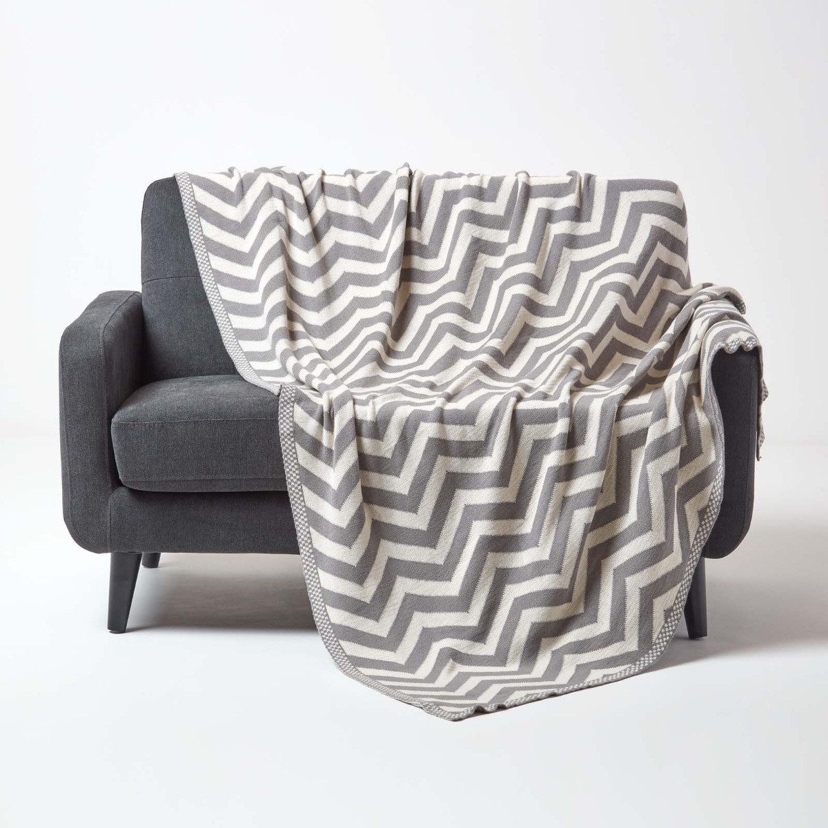 Plaid Tagesdecke mit Chevron-Muster, 100% Baumwolle, grau, 130 x 170 cm, Homescapes
