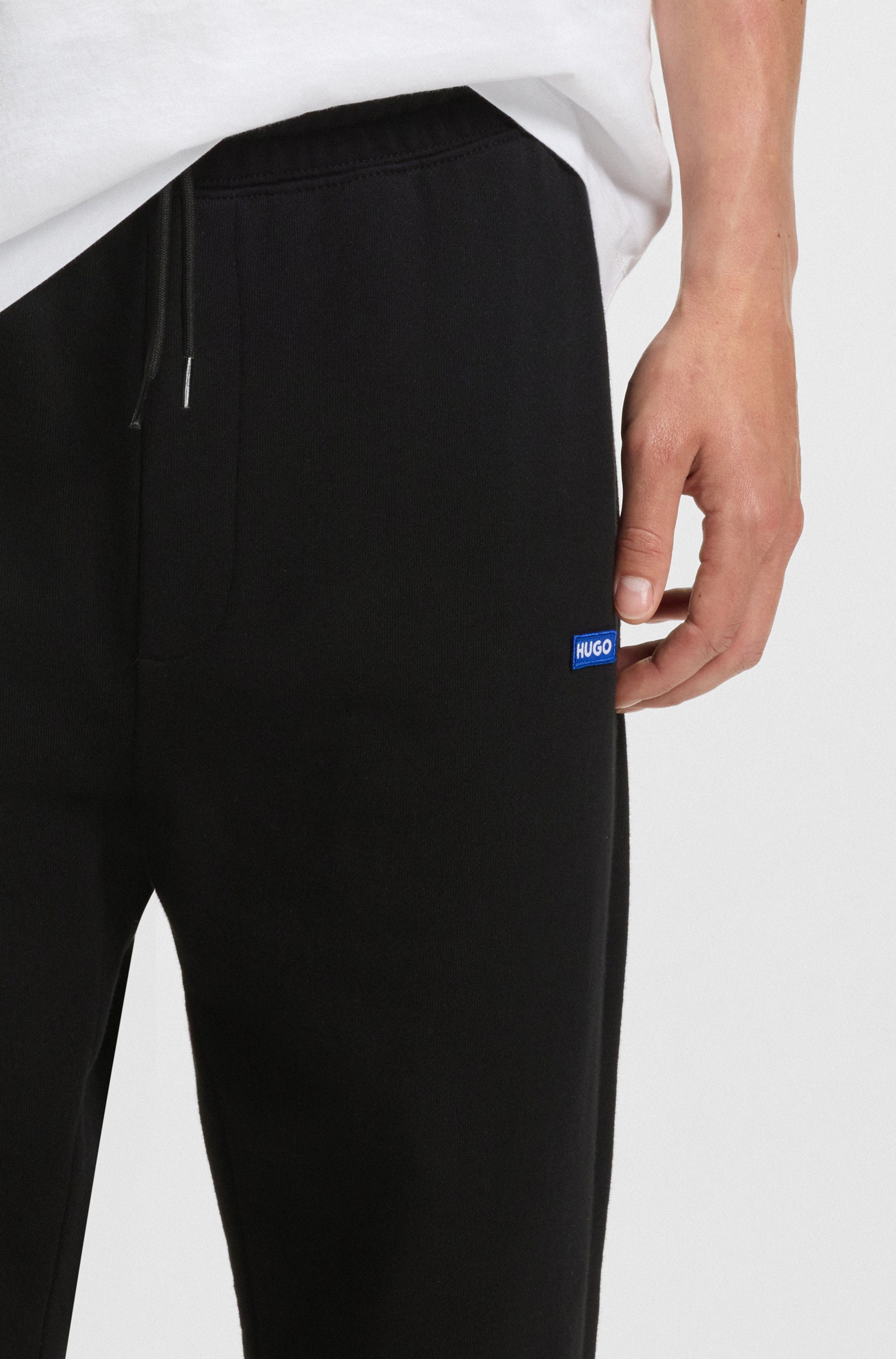 HUGO Jogginghose Napin mit kleinem Logo-Patch