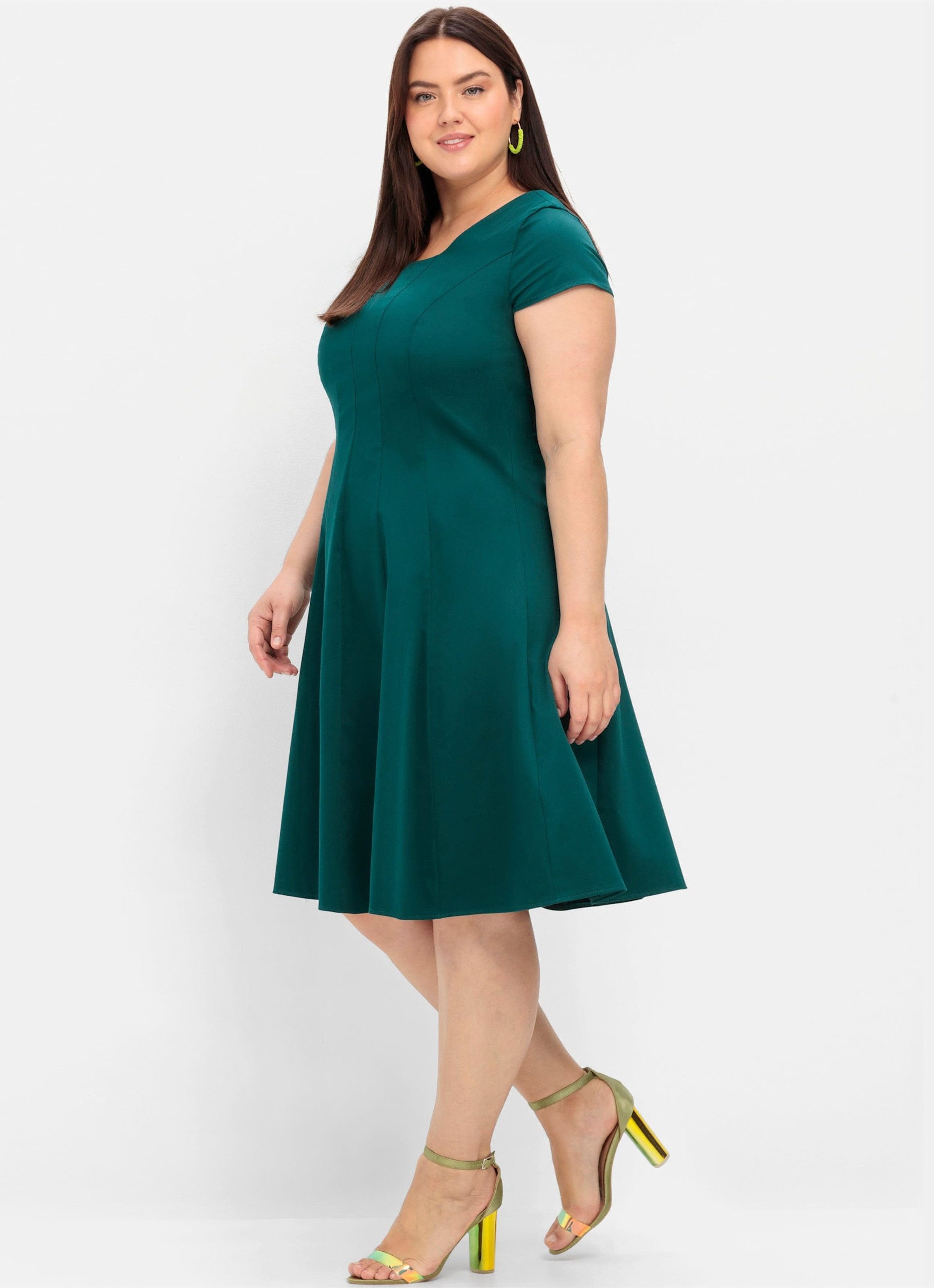 Sheego Etuikleid Cocktailkleid Kurzarm in Bahnenform
