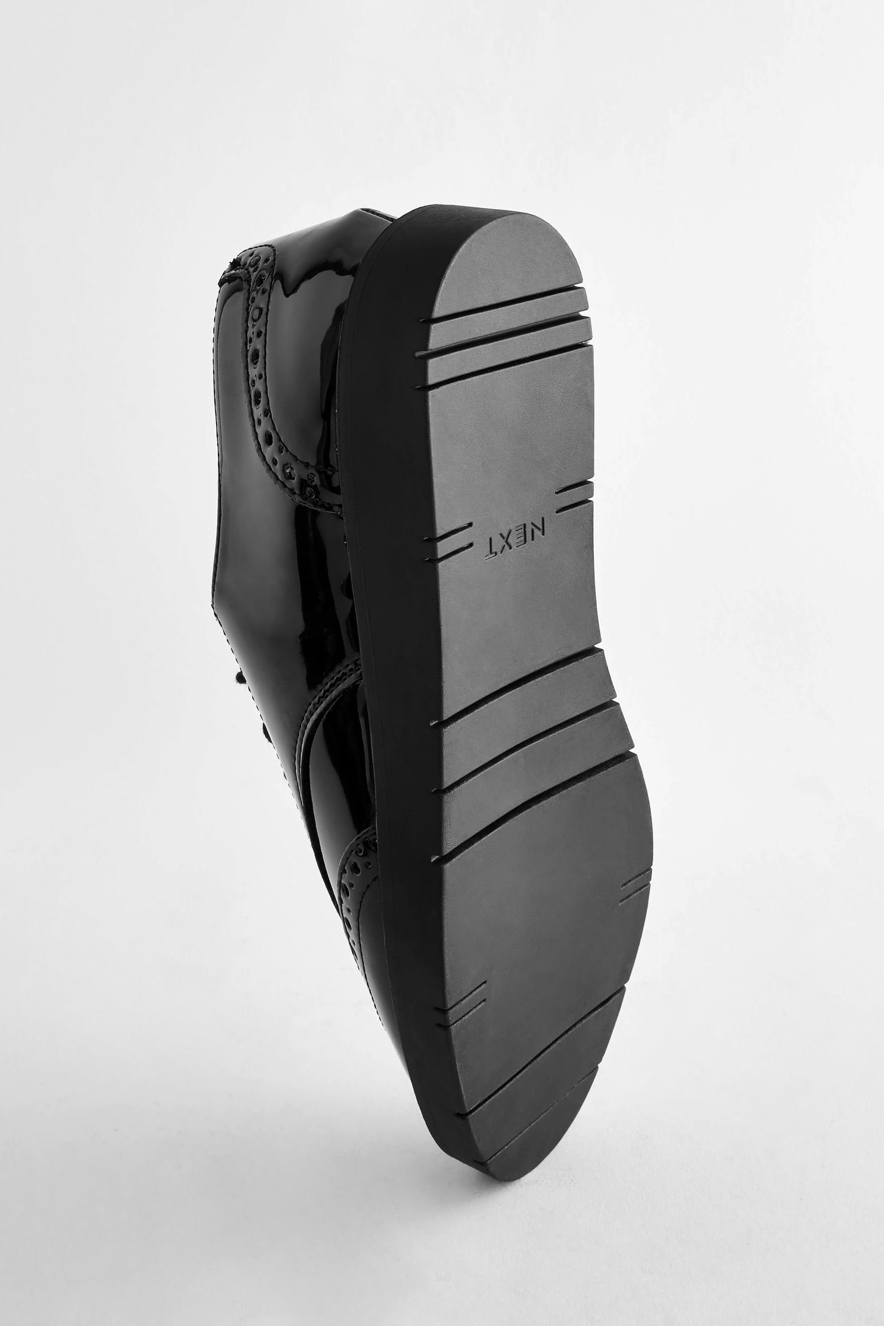 Next Schnürschuh (1-tlg) Comfort® Sohle Black Brogue-Schnürer Forever dicker mit Patent