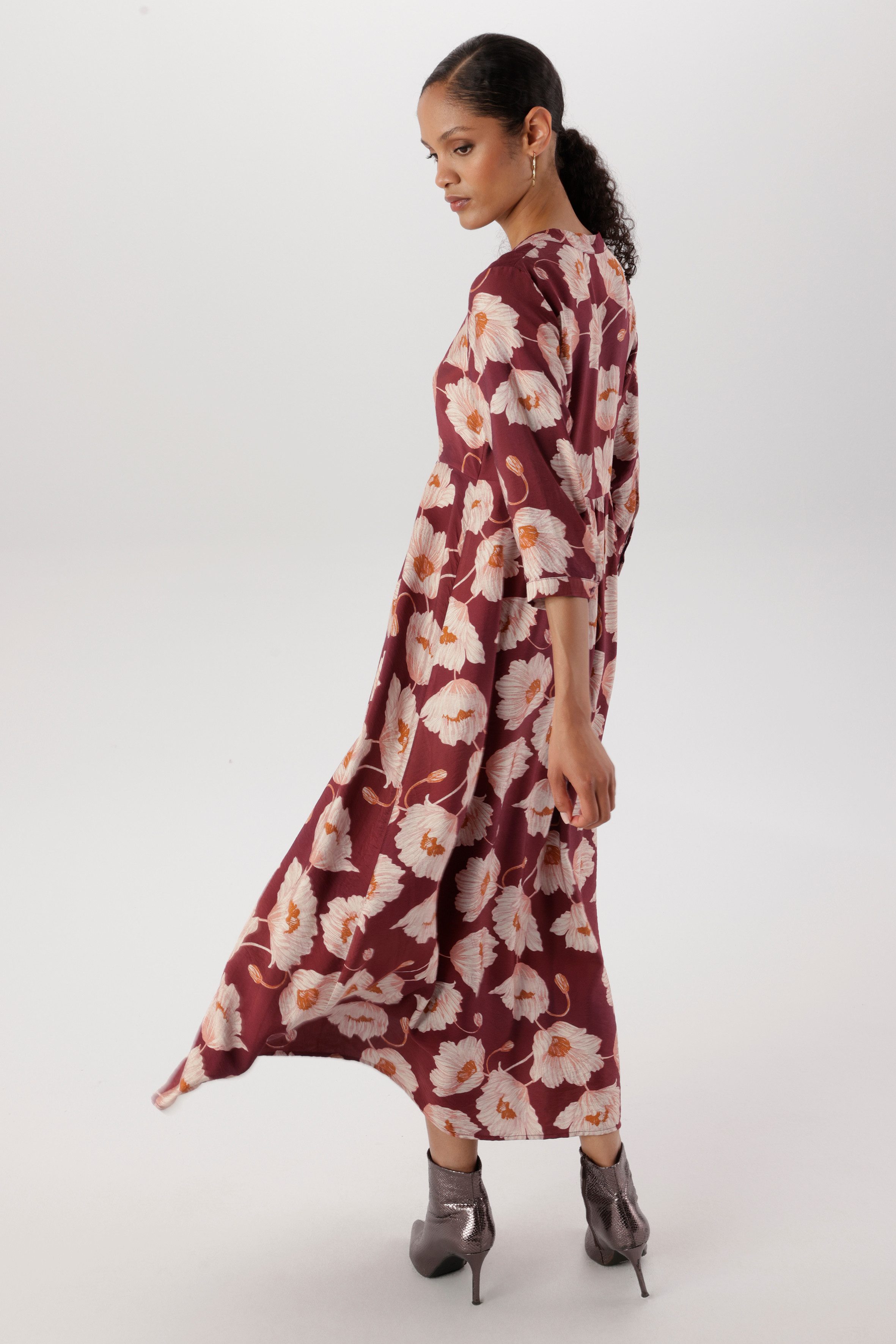 Aniston SELECTED Maxikleid fantasievolle und malerische Blütenmusterung - NEUE KOLLEKTION