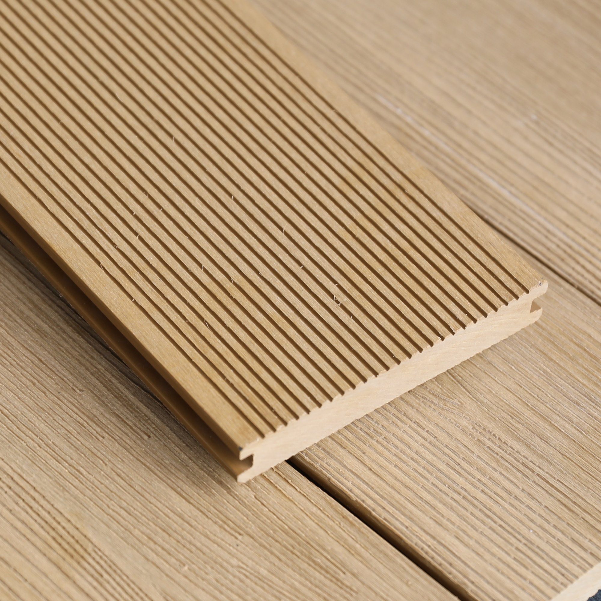 DeToWood Terrassendielen Terrassendielen Komplettset WPC Sand für Terrasse Garten wetterfest, 20,00 mm Stärke, (Komplettset, Rundum sorglos Paket), Montagezubehör Inklusive