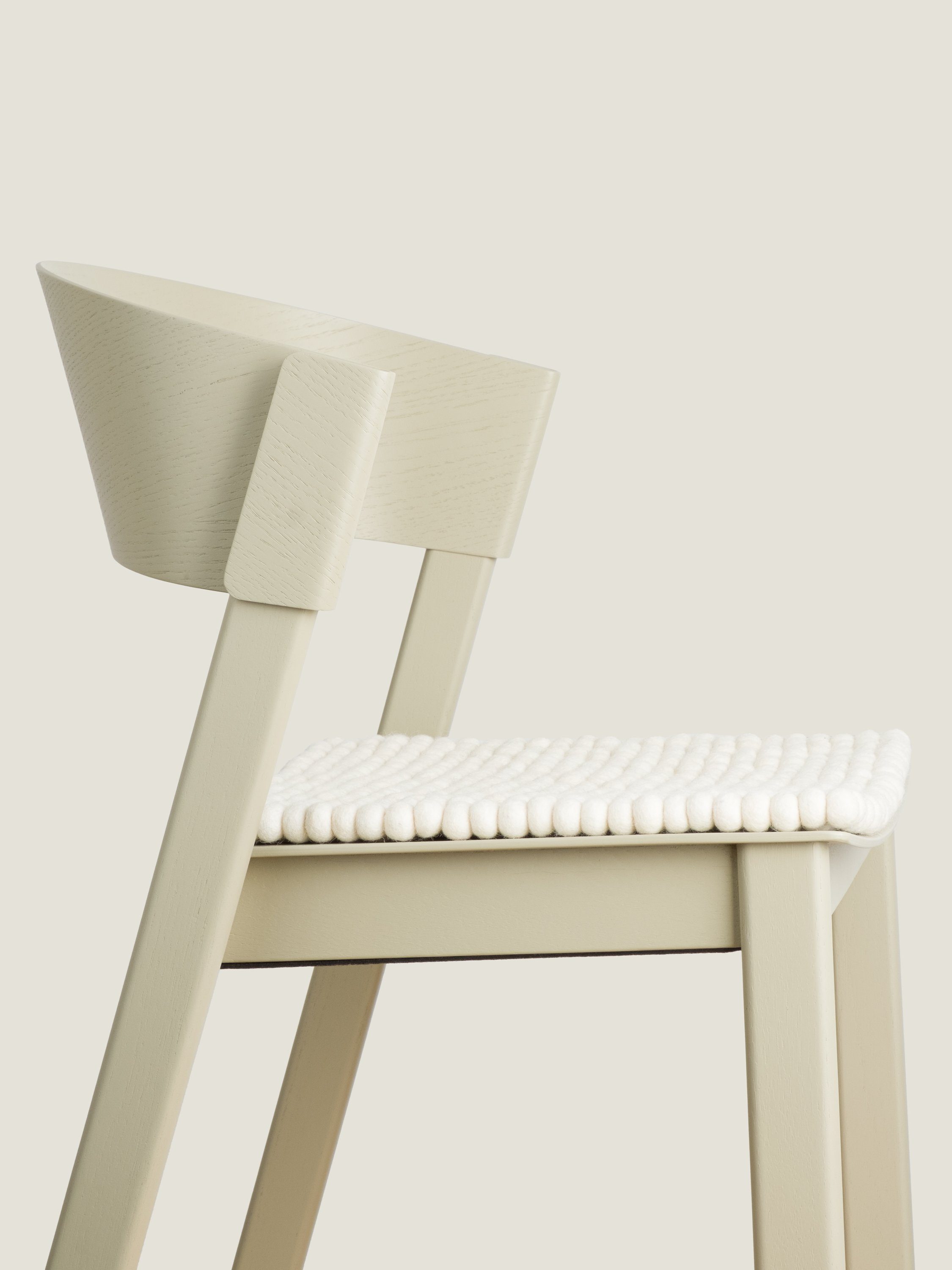 myfelt Stuhlkissen Filzkugel Sitzauflage eckig - 36 x 36 cm, beidseitig verwendbar, 100% Schurwolle