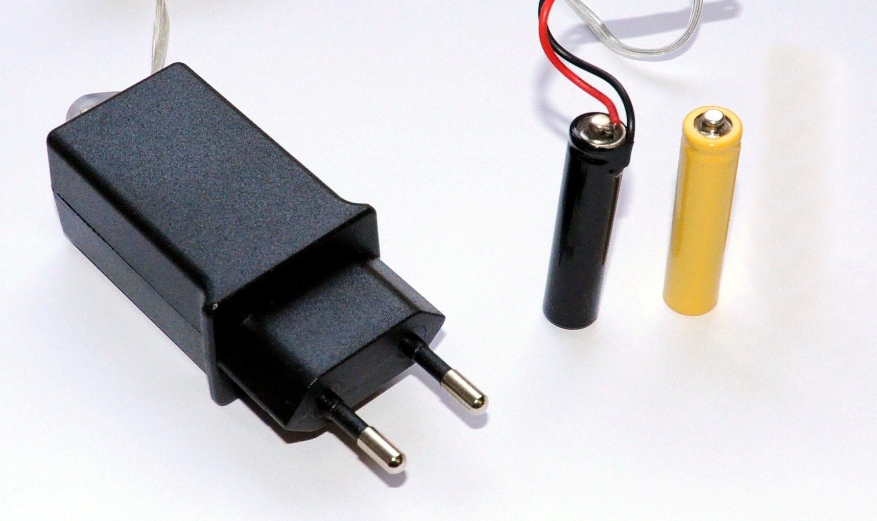 Coen Bakker Deco BV Batterie Netzteil Adapter 10 x 2 AA Mignon Batterien 3,2V Adapter, 400 cm, für LED-Geräte