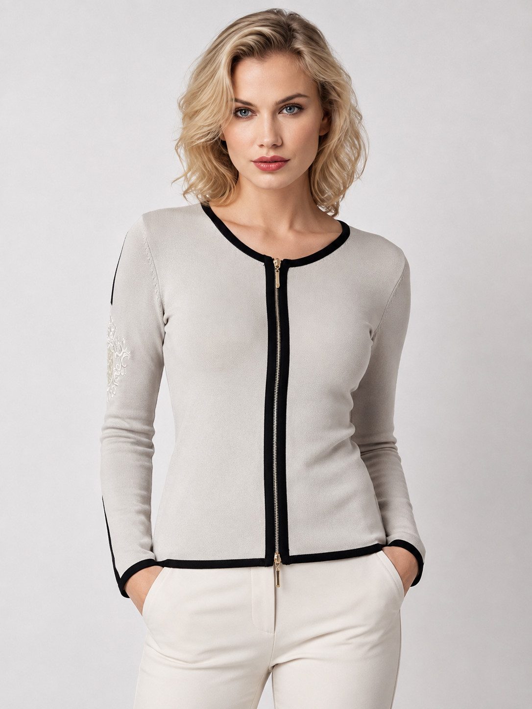 Passioni Strickjacke mit Reißverschluss in Beige mit schwarzen Kanten