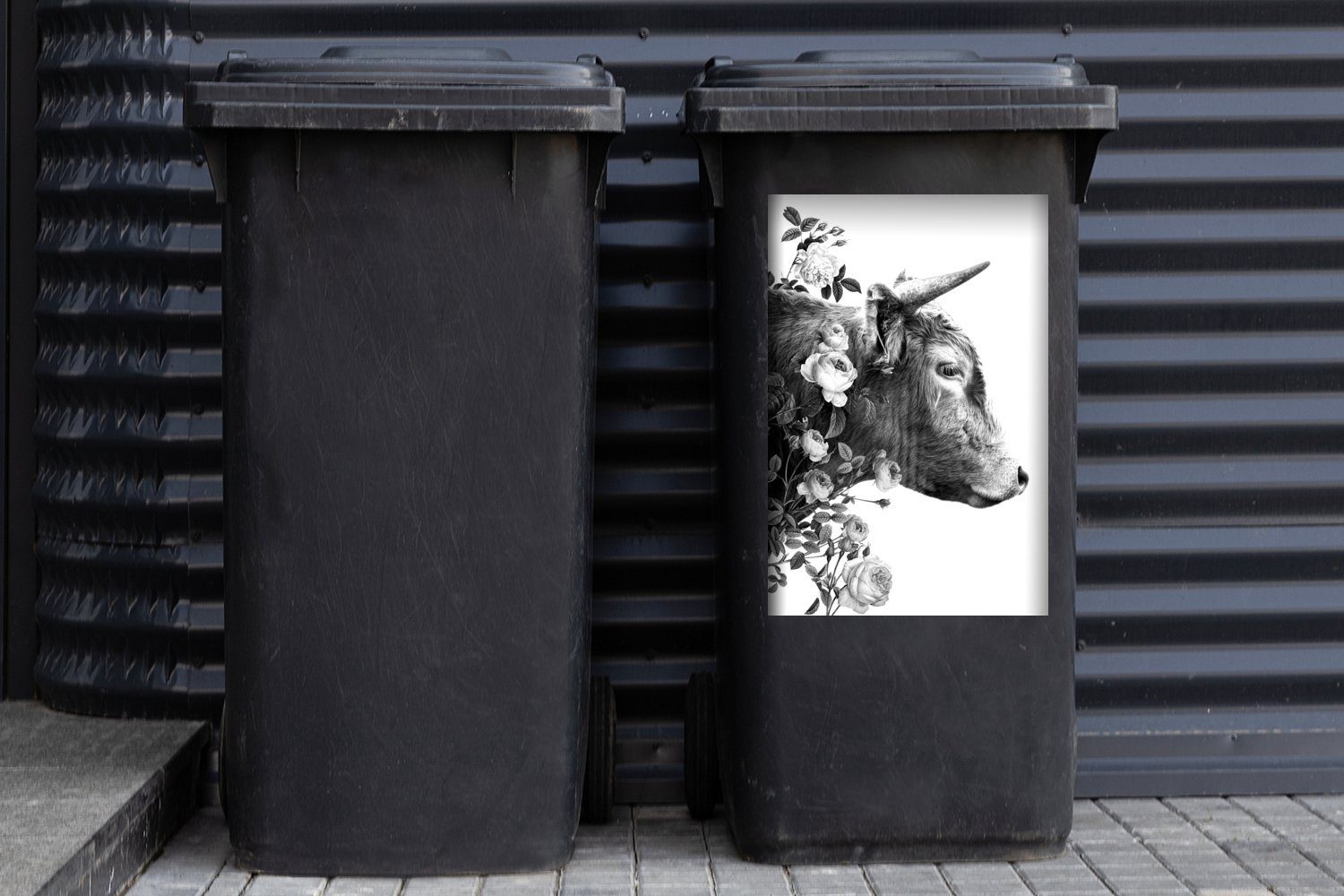 MuchoWow Wandsticker Seitenansicht eines schottischen Container, St), mit Abfalbehälter schwarz-weiß Sticker, Mülltonne, (1 - Mülleimer-aufkleber, Blumen Highlanders