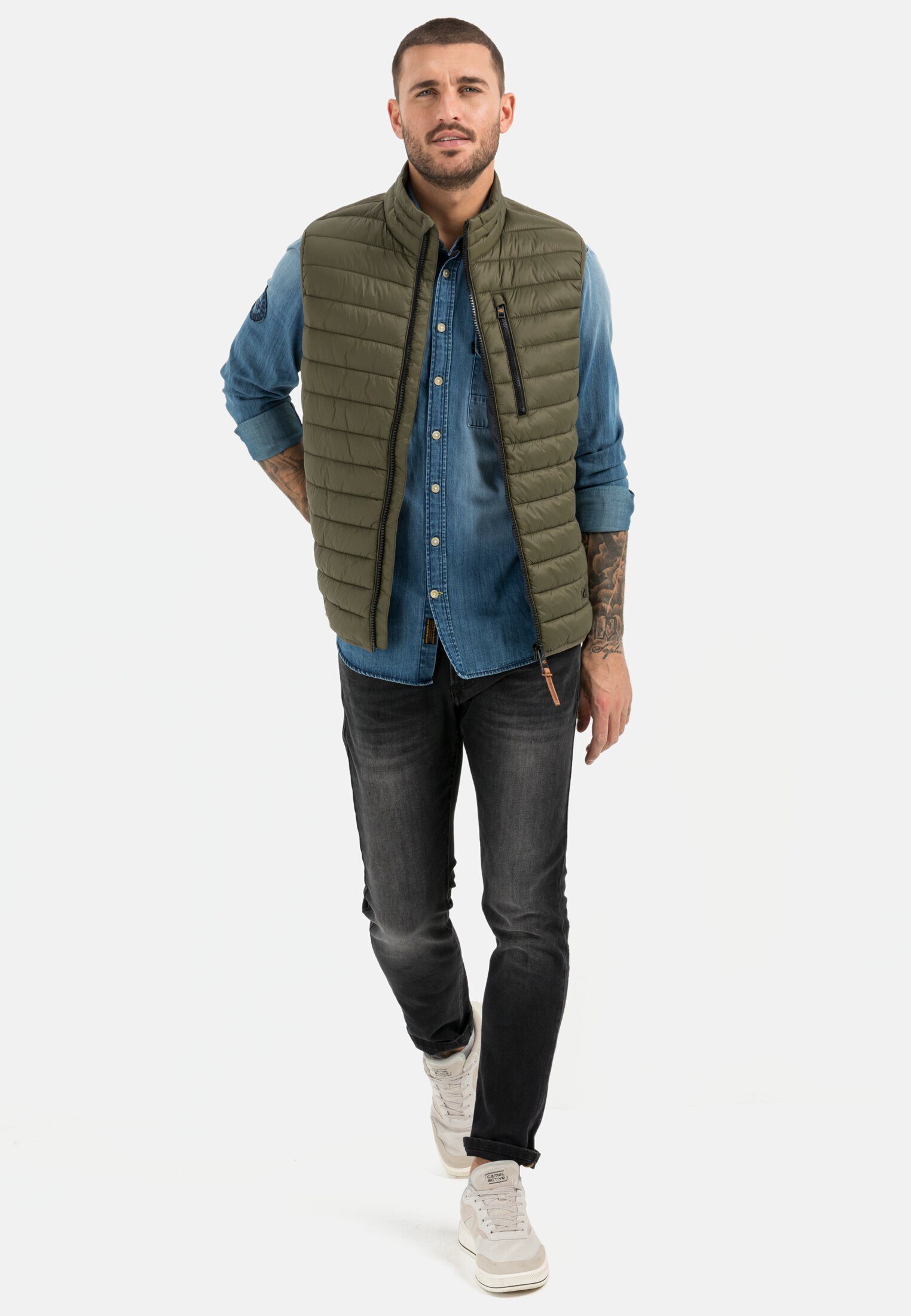 camel active Steppweste mit horizontaler Steppung aus recyceltem Polyester mit Stehkragen