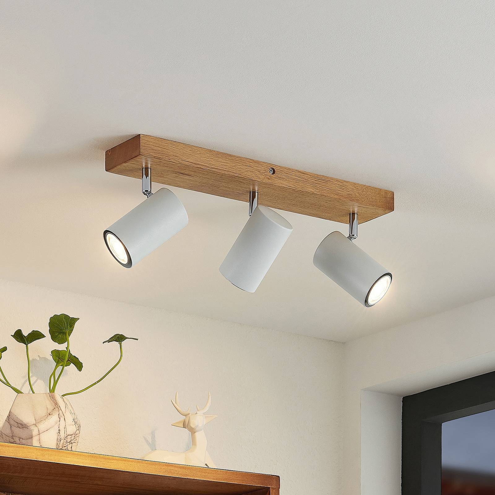 Lindby Deckenstrahler Maniva, Holz IP20, 3 x 8 W LED