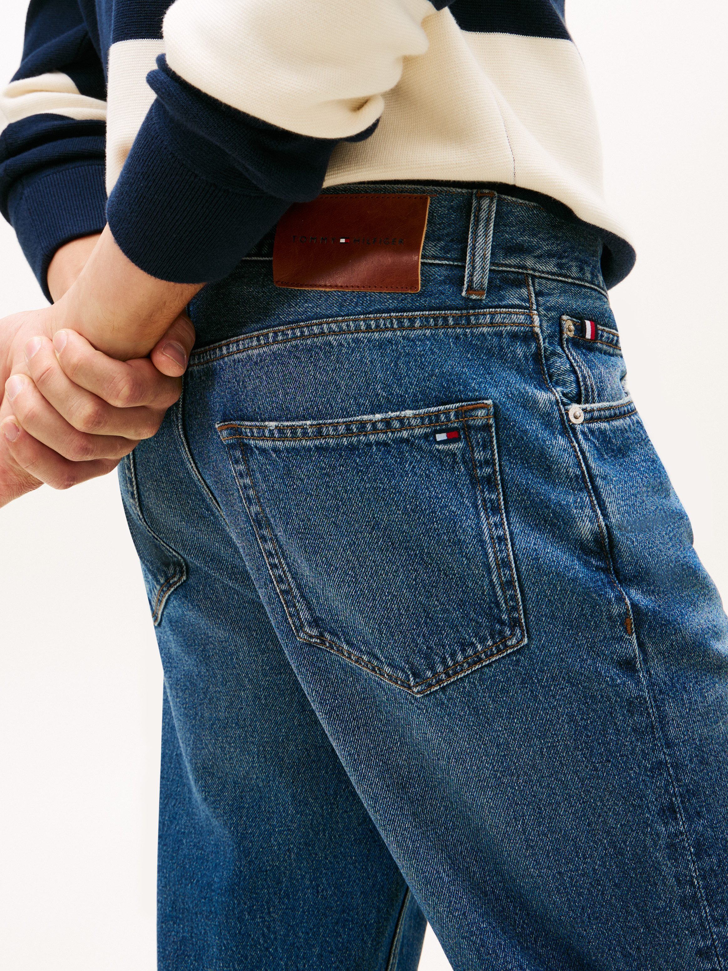 Tommy Hilfiger Tapered-fit-Jeans HARLEM mit Fade-Effekten