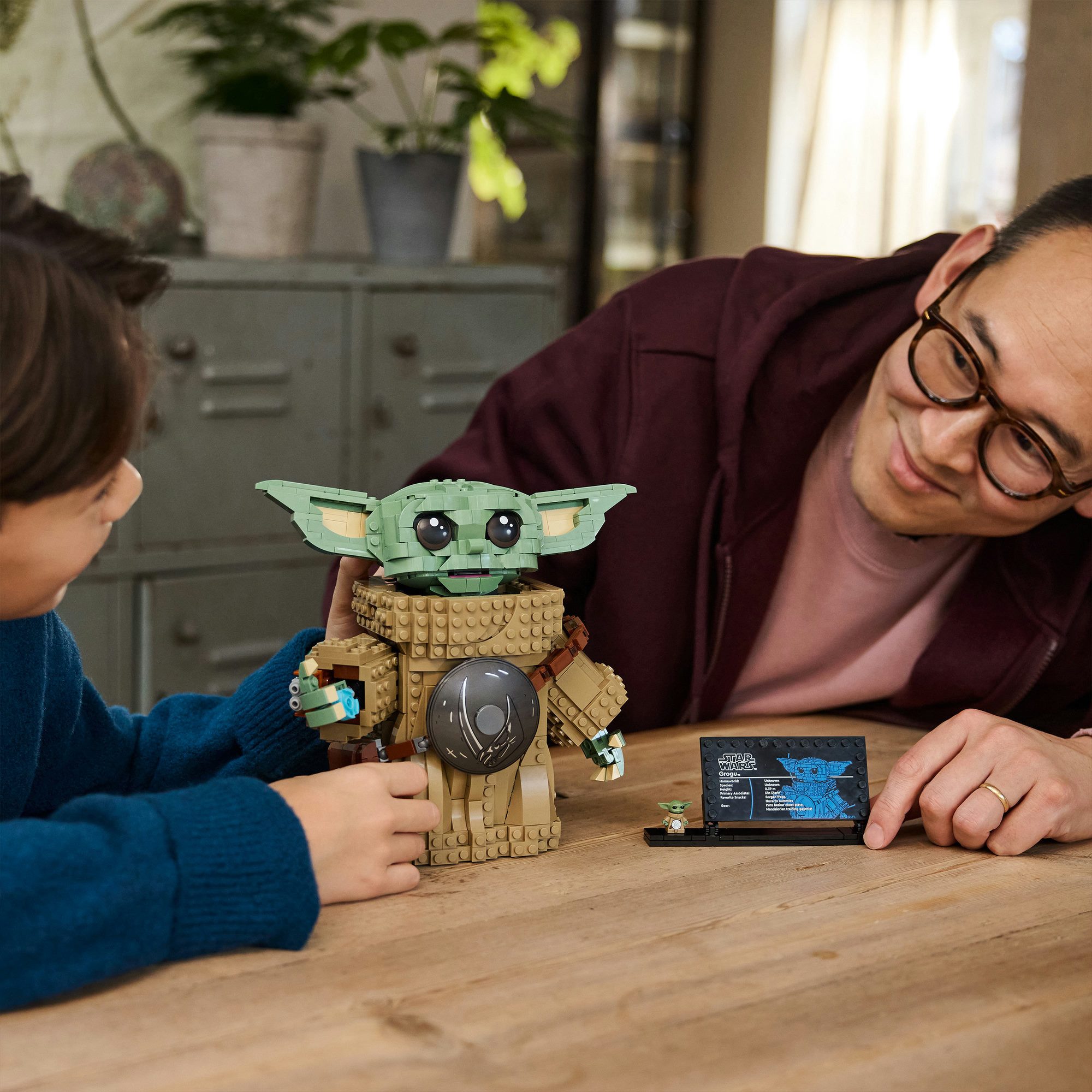 LEGO® Grogu (Lehrling des Mandalorianers) (75446), LEGO Star Wars™ Konstruktionsspielsteine, (1200 St) – Bild 2 von 5