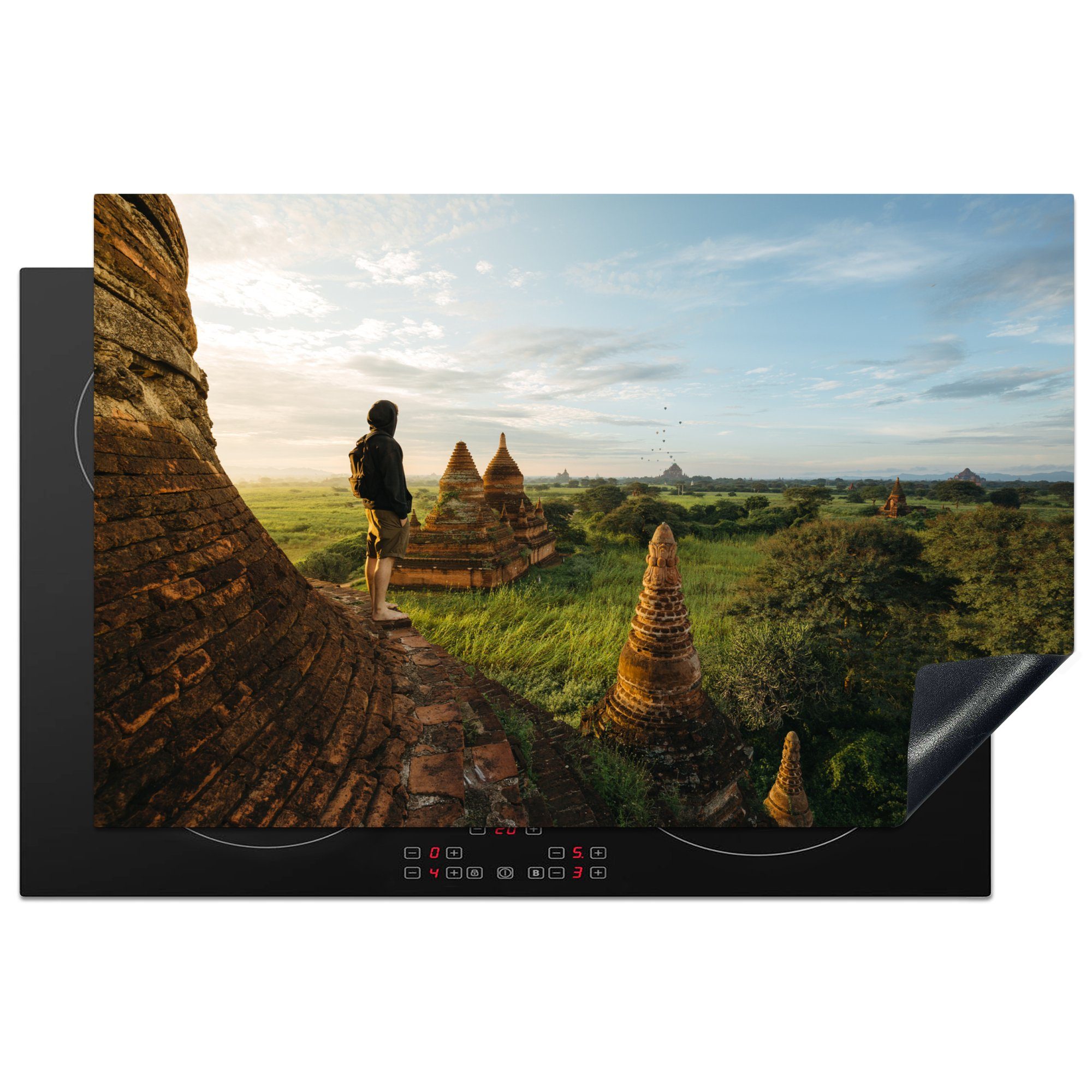 MuchoWow Herdblende-/Abdeckplatte Tourist bei einem Sonnenuntergang an den Tempeln von Bagan in Asien, Vinyl, (1 tlg), 81x52 cm, Induktionskochfeld Schutz für die küche, Ceranfeldabdeckung