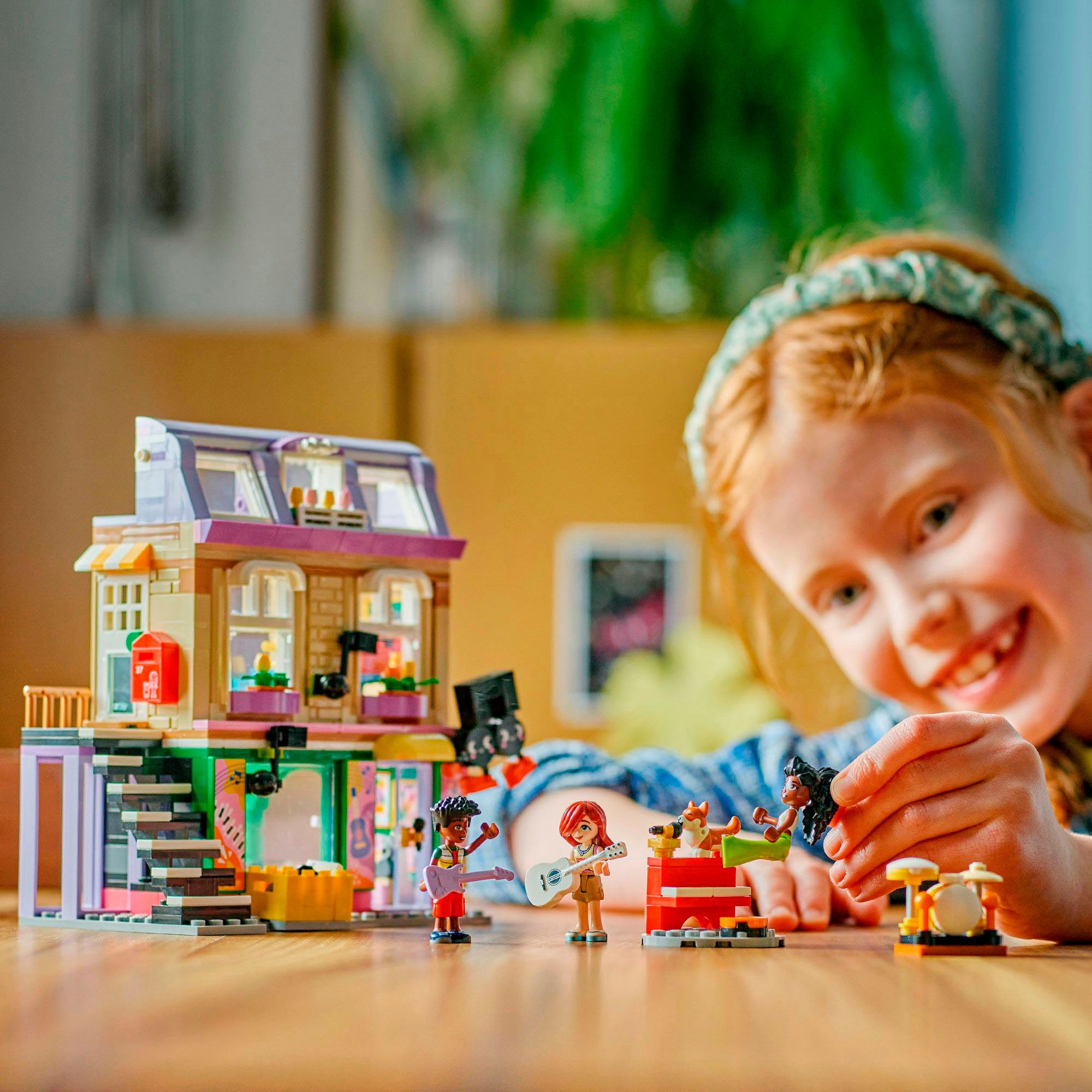 LEGO® Musikladen & Wohnung (42653), LEGO günstig online kaufen