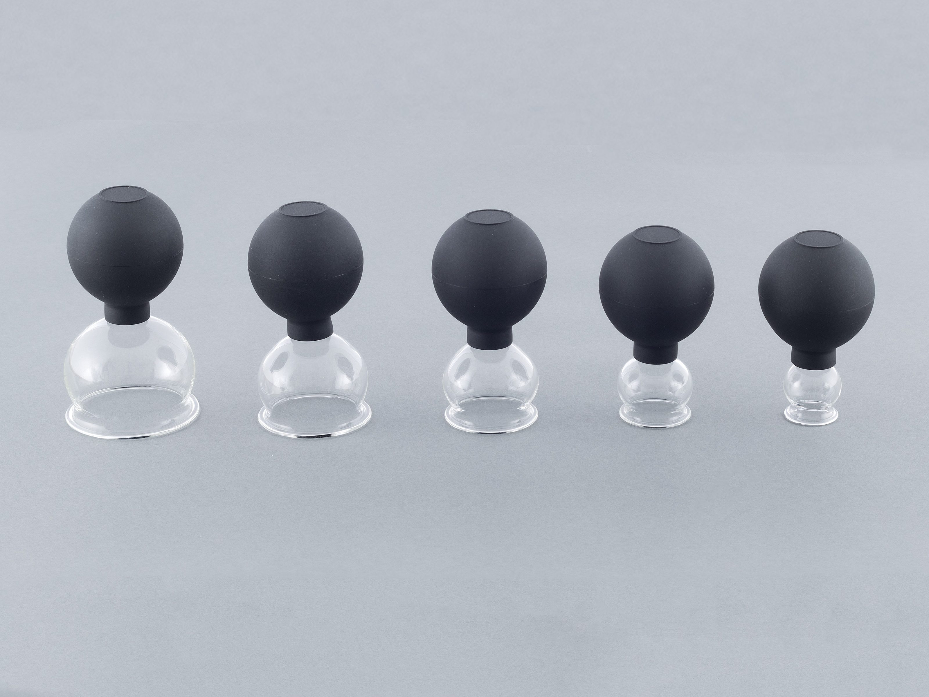 HomeBee Massagerolle Schröpfgläser Set aus Echtglas mit Saugball (Set aus Echtglas mit Saugball, 5-tlg., 5er Set), Optimal gegen Verspannungen