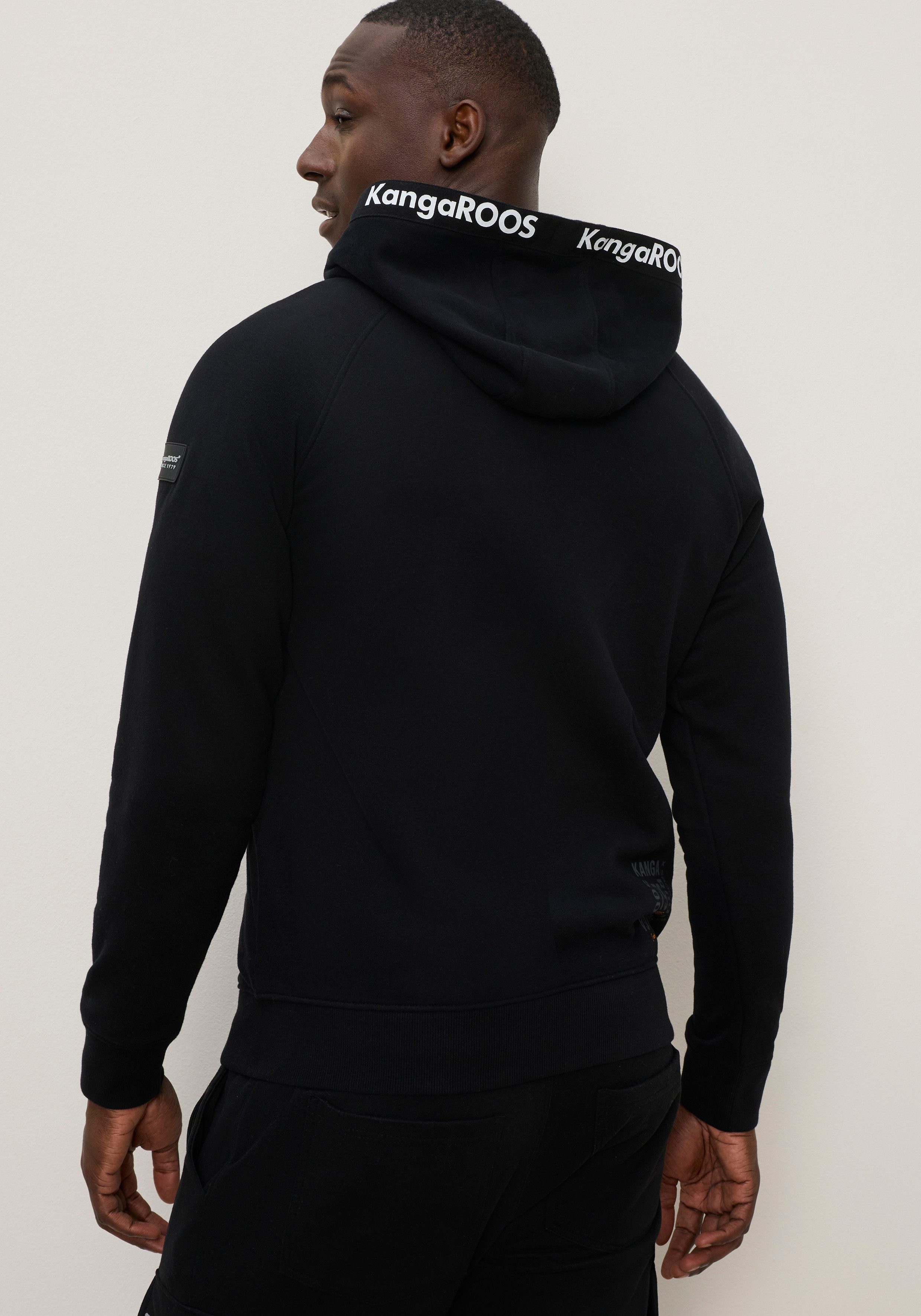 KangaROOS Kapuzensweatjacke schmale Passform, mit Kordelzug an der Kapuze, viele Details – Bild 2 von 5