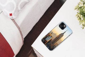 MuchoWow Handyhülle Skyline von New York bei Sonnenuntergang mit dem Empire State Building, Handyhülle Apple iPhone 13, Smartphone-Bumper, Print, Handy