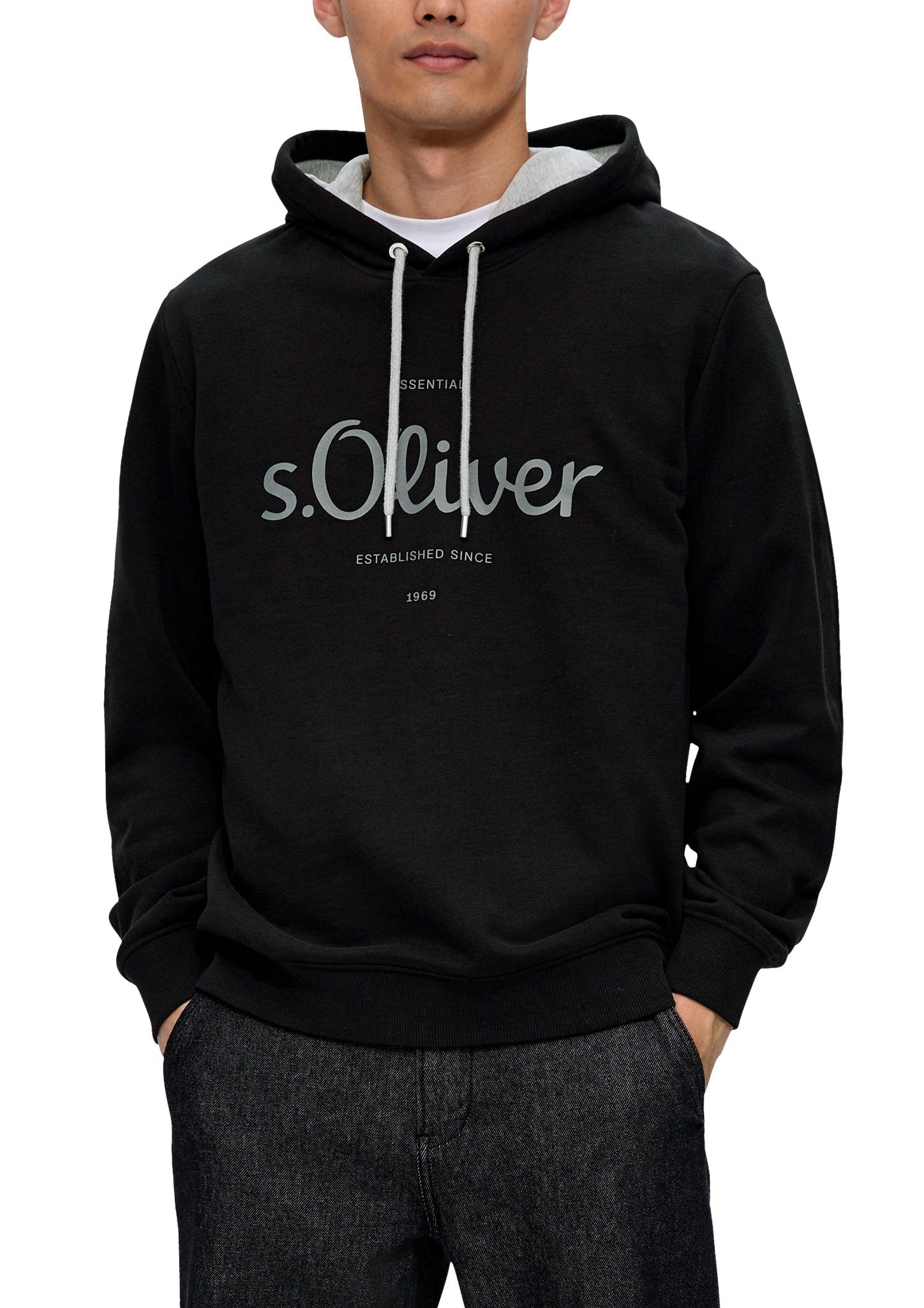 s.Oliver grey/black Print mit gummiertem Kapuzensweatshirt