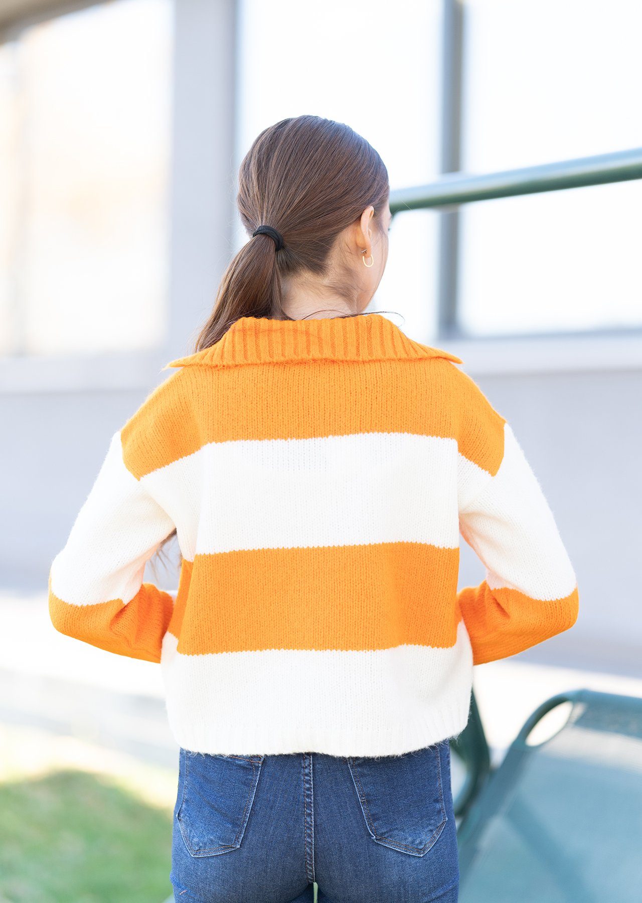 Authentic Klein Strickpullover zweifarbigen Strickpullover mit V-Ausschnitt und Kragen