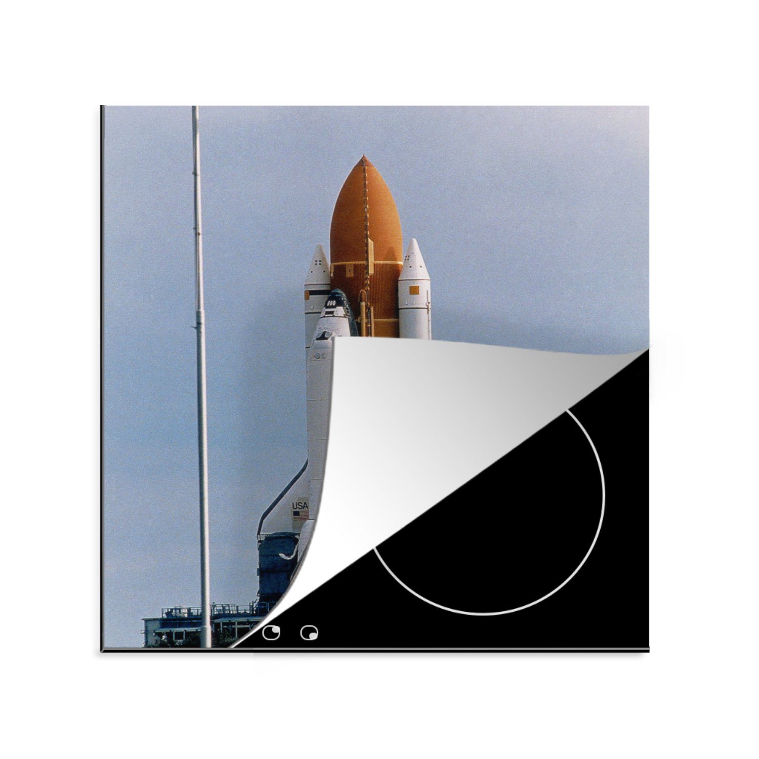 MuchoWow Herdblende-/Abdeckplatte Eine Raumfähre auf der Startrampe mit der amerikanischen Flagge, Vinyl, (1 tlg), 78x78 cm, Ceranfeldabdeckung, Arbeitsplatte für küche