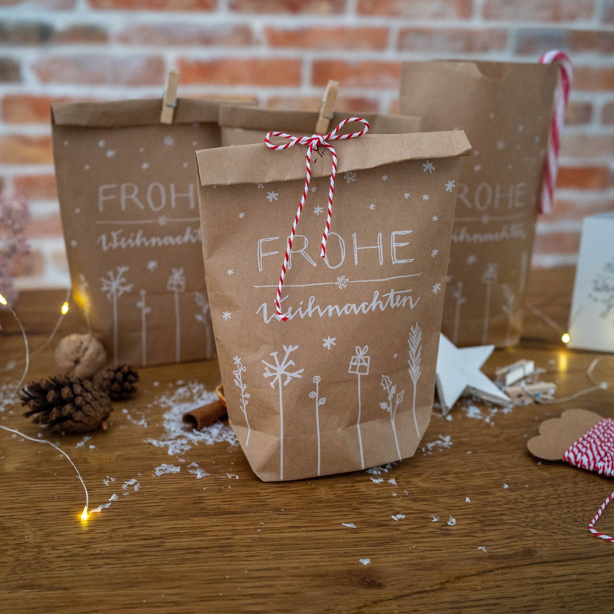 Eine der Guten Verlag Geschenkpapier 24 Geschenktüten - Frohe Weihnachten - mit 24 FSC-Holz Miniklammern
