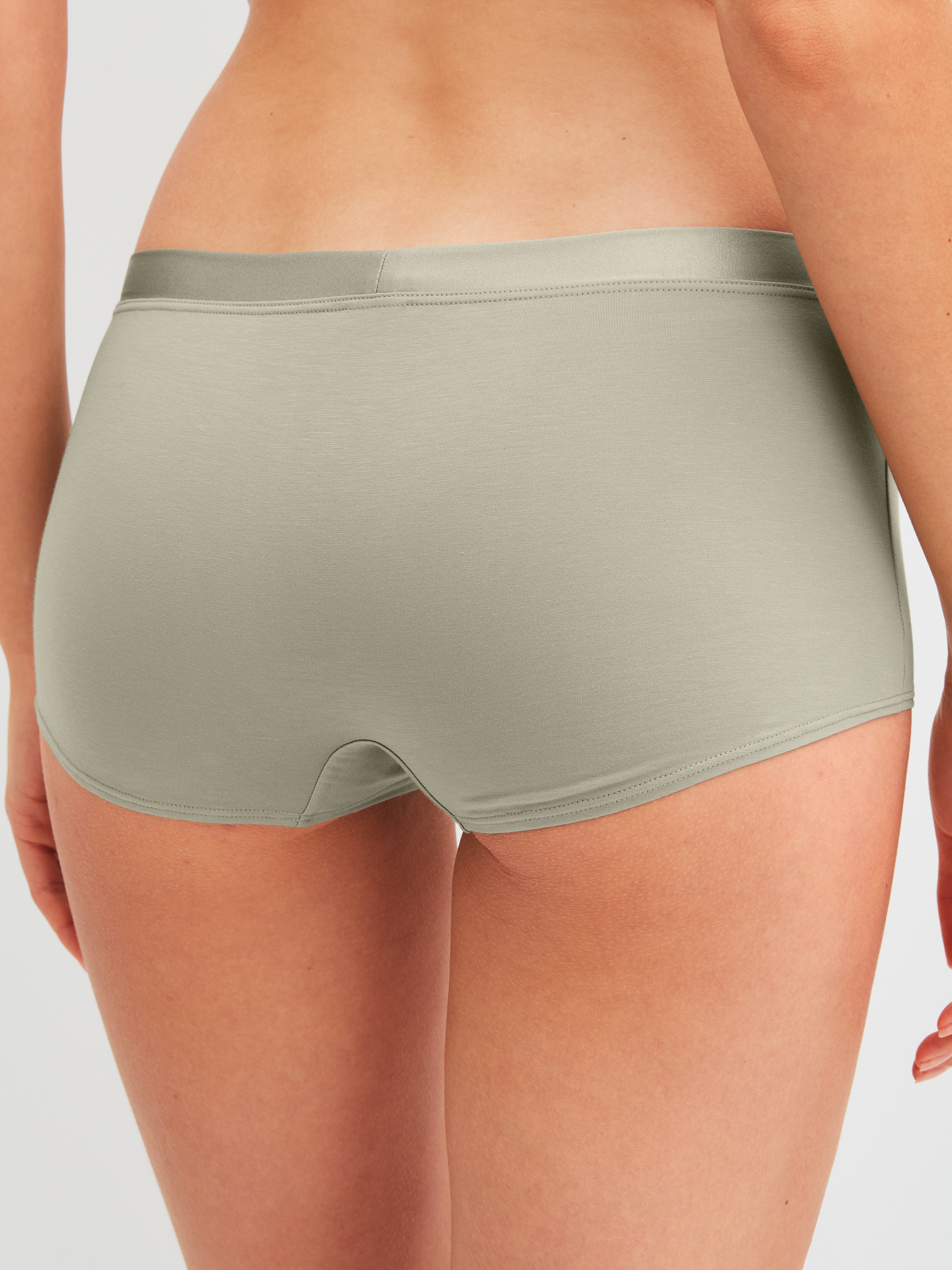 CALIDA Panty Cate glänzendes Satin-Detail, elastischer Single Jersey, regular-cut, weich