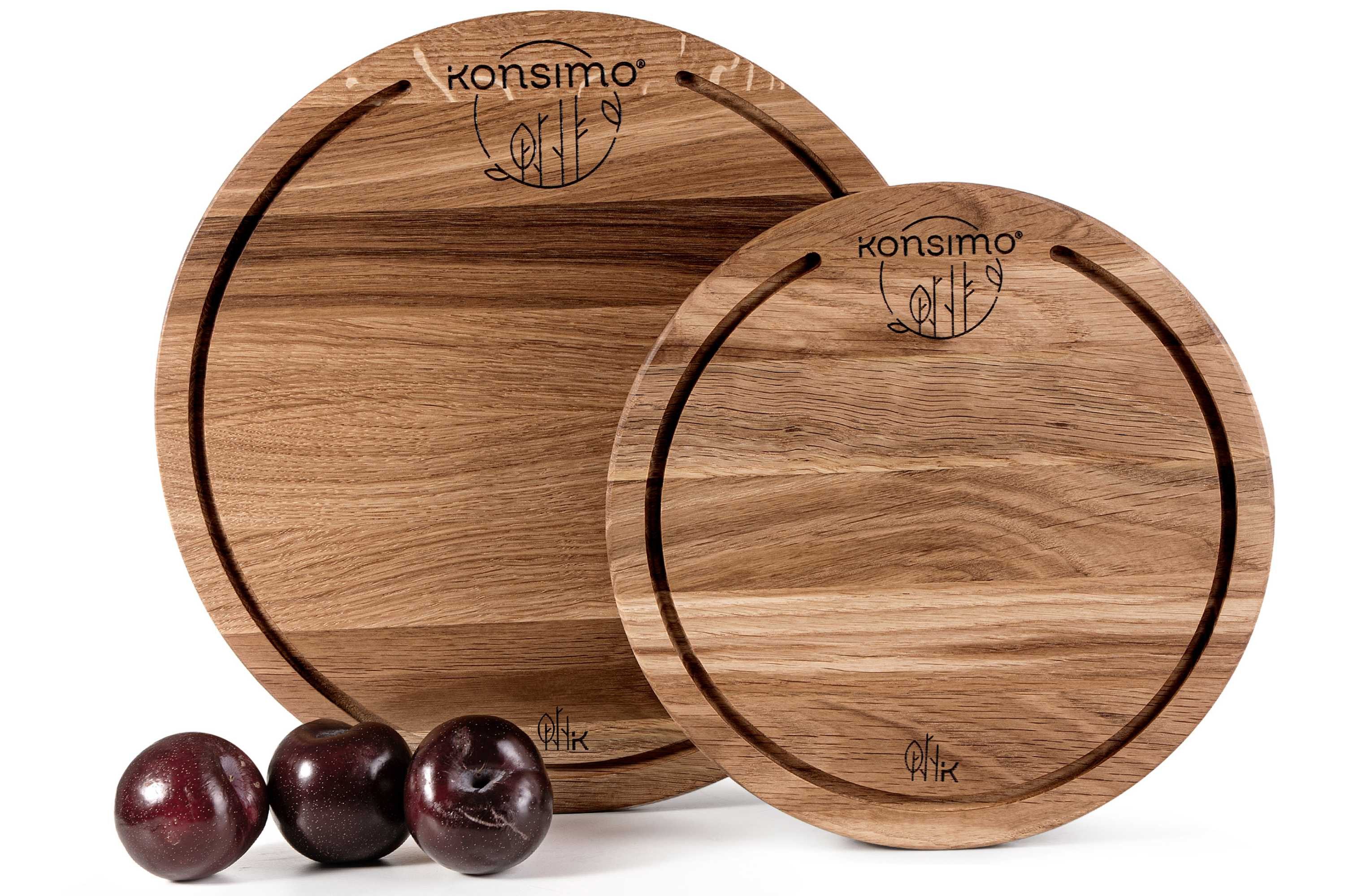 KONSIMO® Schneidebrett LESTE Runde Designschneiderbrett-Set, Massivholz, Servierbrett, Eichenholz, (2 Stück, Maße: ø25cm, h. 2cm & ø32cm, h. 2cm, 2-St), hergestellt in der EU, 2-er Set, mit Saftrillen, Handarbeit