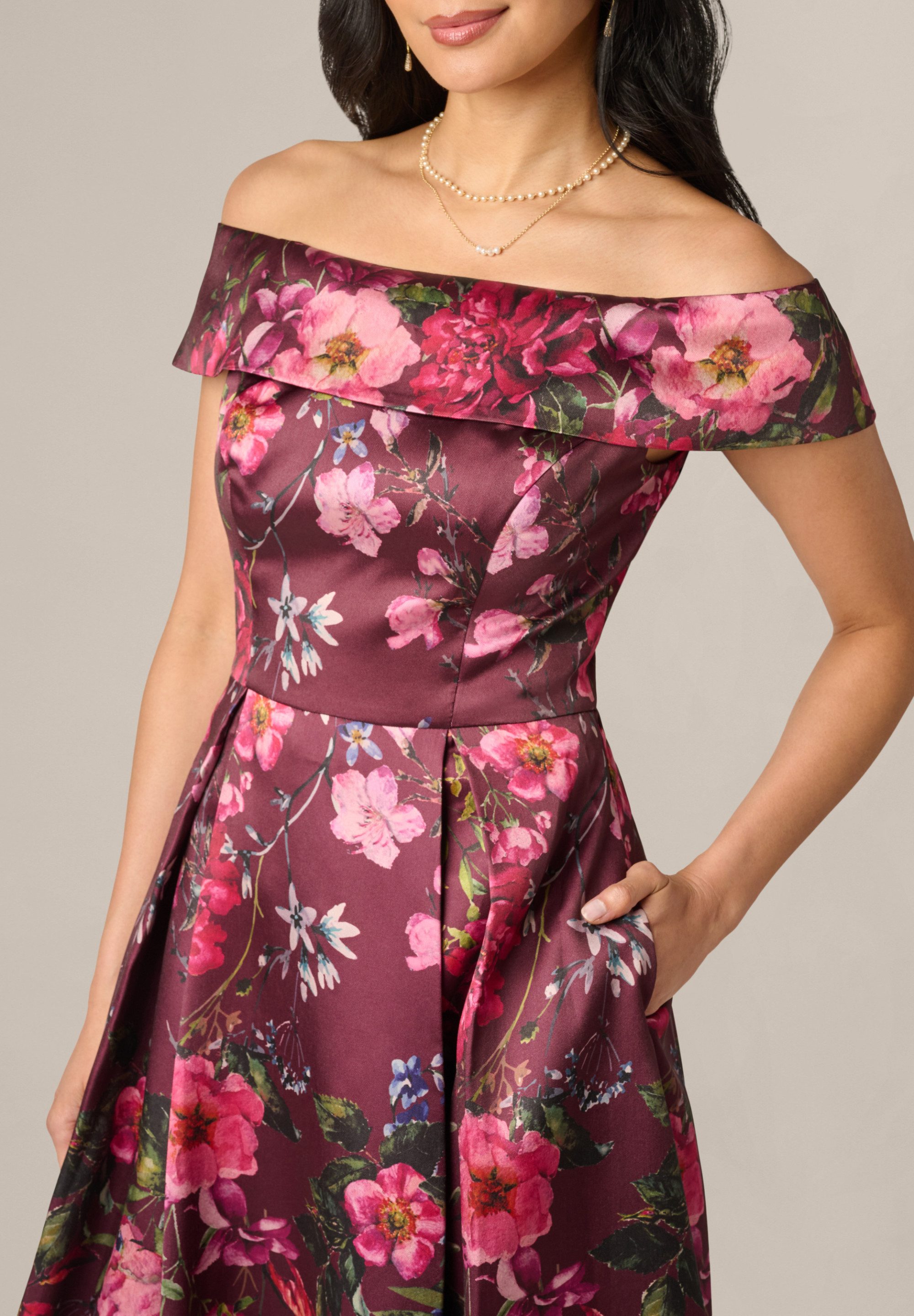 Adrianna Papell Abendkleid Off Shoulder Printed Gown Glänzendes Mikado-Kleid mit Blumenmuster – Bild 5 von 5