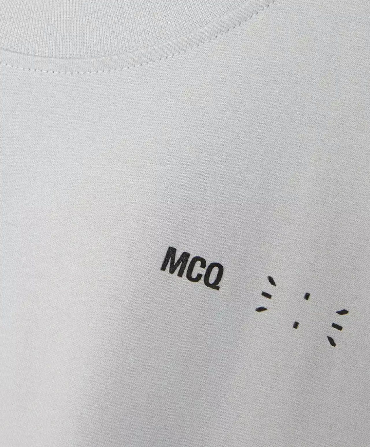 ALEXANDER MCQUEEN T-Shirt Icon Zero Unisex Relaxed Top Relaxed Fit, ideal für den täglichen Gebrauch