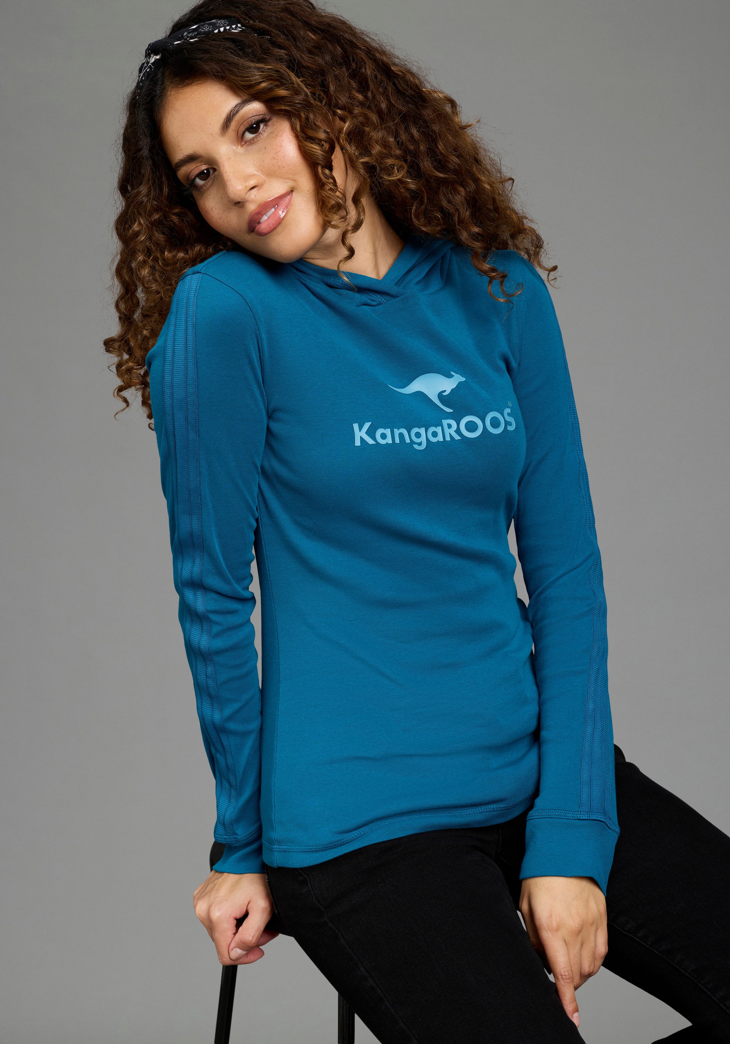 KangaROOS Langarmshirt mit Kapuze, hüftlang, schmale Passform, aus Jersey