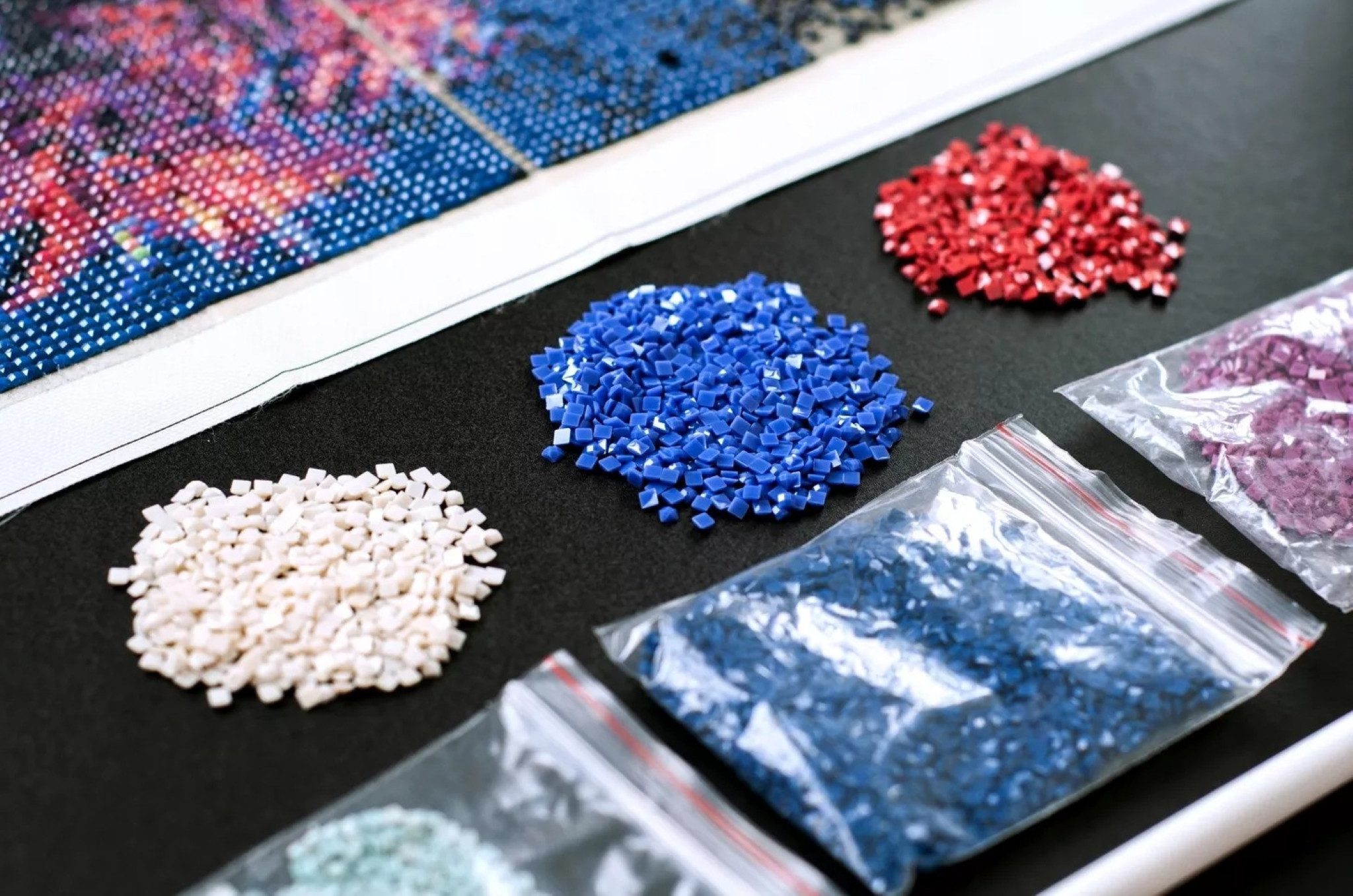 LA CUTE Malen nach Zahlen 5d Diamant Mosaik Stickerei 5D Blumenvase 30x40cm. (DIY Diamant-Malerei Set für kreative Bastelprojekte., Enthält Leinwand, Diamanten, Applikator, Aufbewahrungsbehälter), Selbstklebende Leinwand, verschiedene Diamantgrößen und -farben