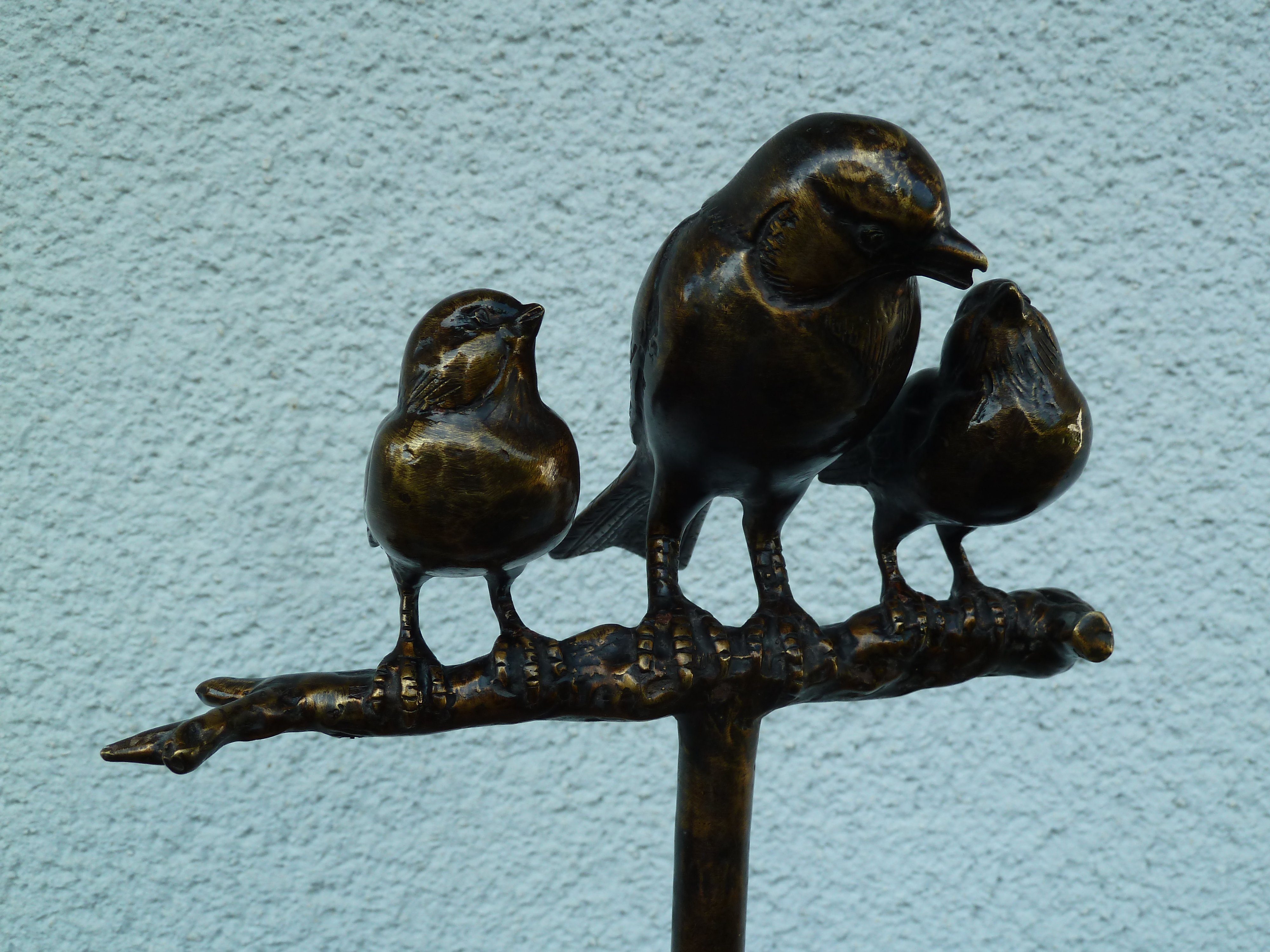 IDYL Dekofigur auf Ast 1 und Spatzen 2 Bronze-Skulptur Amsel IDYL