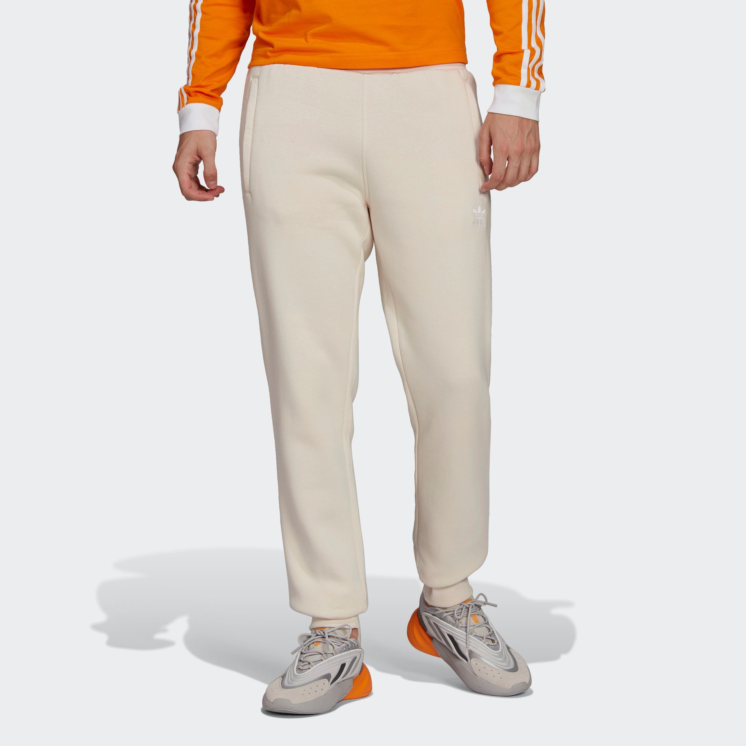 den minimalistische, TREFOIL ESSENTIALS HOSE ADICOLOR Eine adidas (1-tlg), Sporthose Originals bequeme für Hose