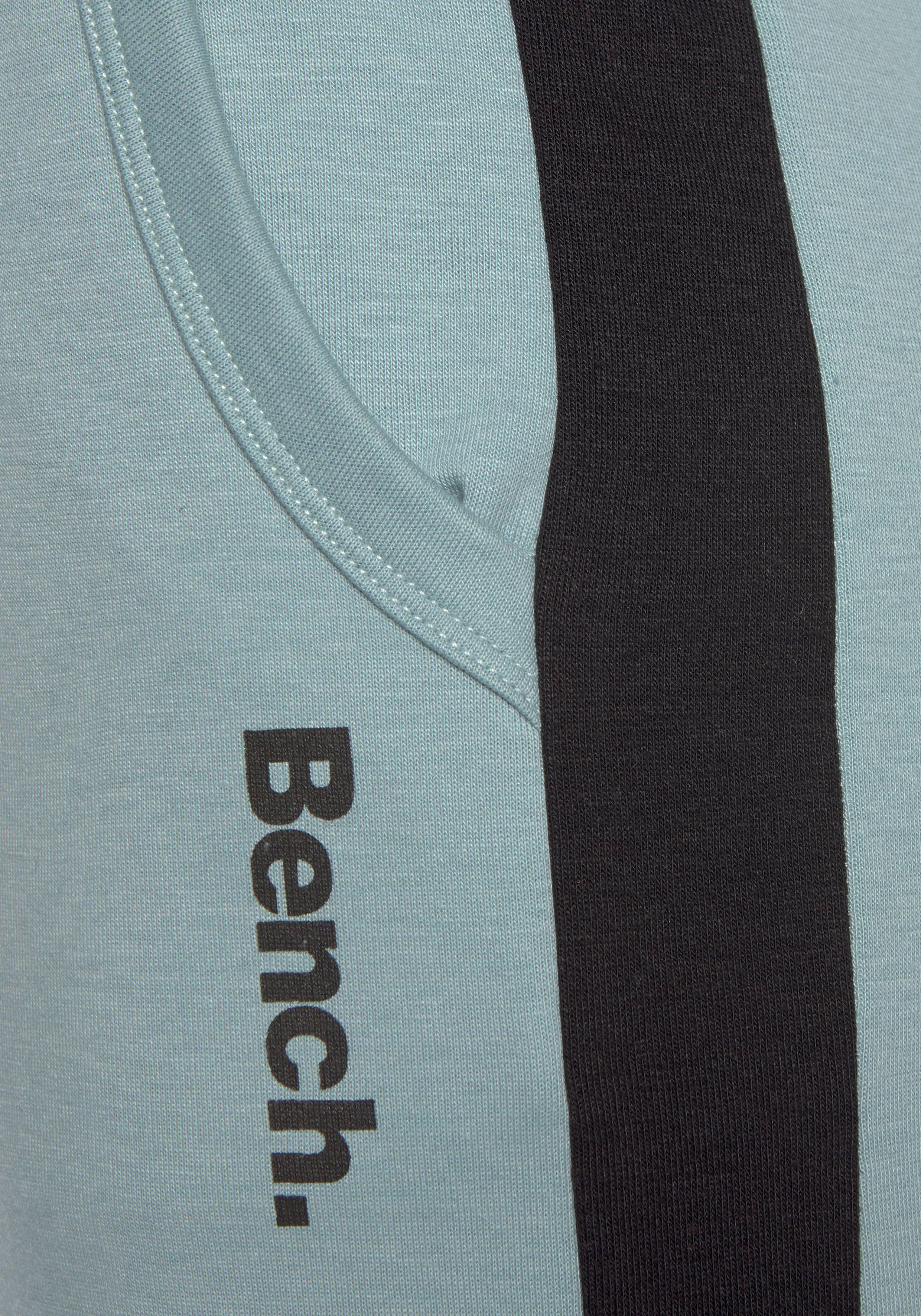 Bench. Loungewear Sweathose mit Seitenstreifen und schmalem Bein, Loungeanzug