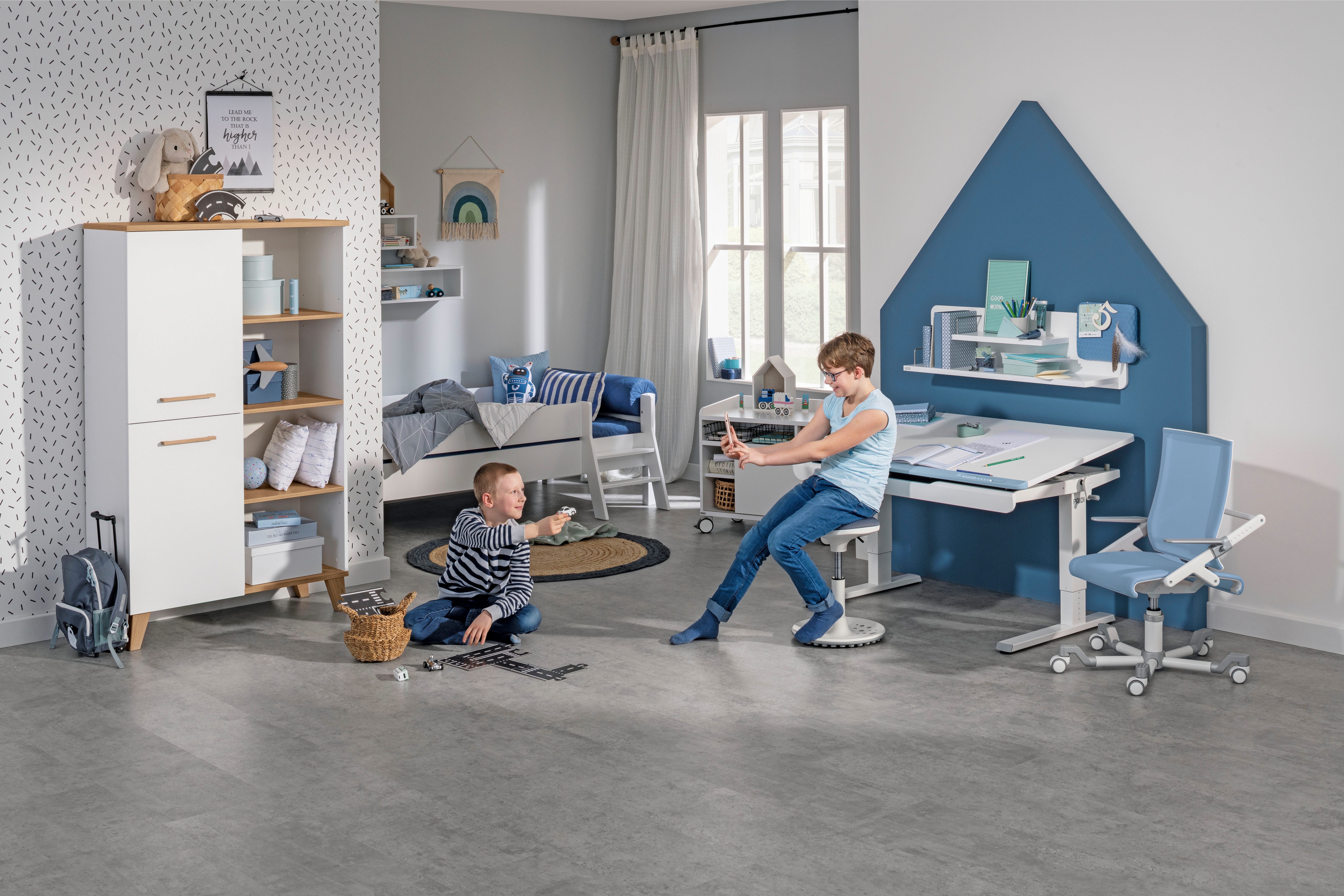 PAIDI Schreibtisch TEENIO in verschiedenen Ausführungen, mitwachsend & ergonomisch (B/H/T ca. 120/53-79/75 cm, Kreideweiß), höhenverstellbarer Schülerschreibtisch, Platte bis 14° neigbar