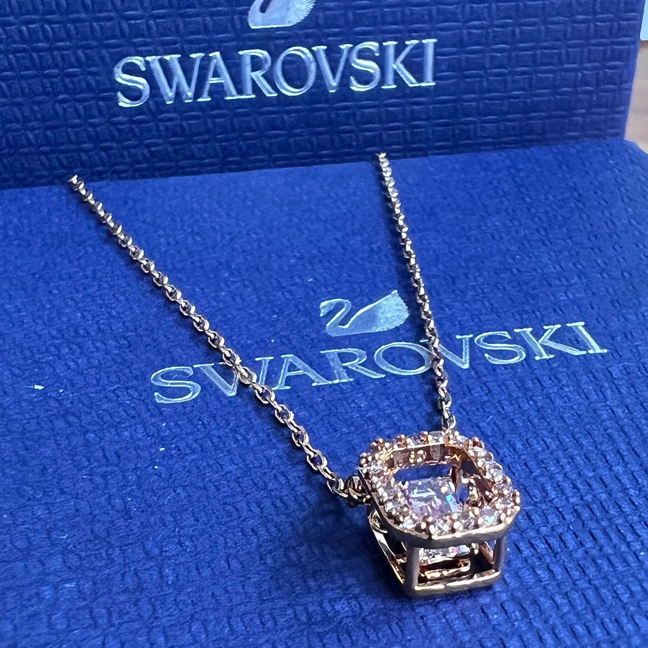 Swarovski Kette mit Anhänger goldfarben...