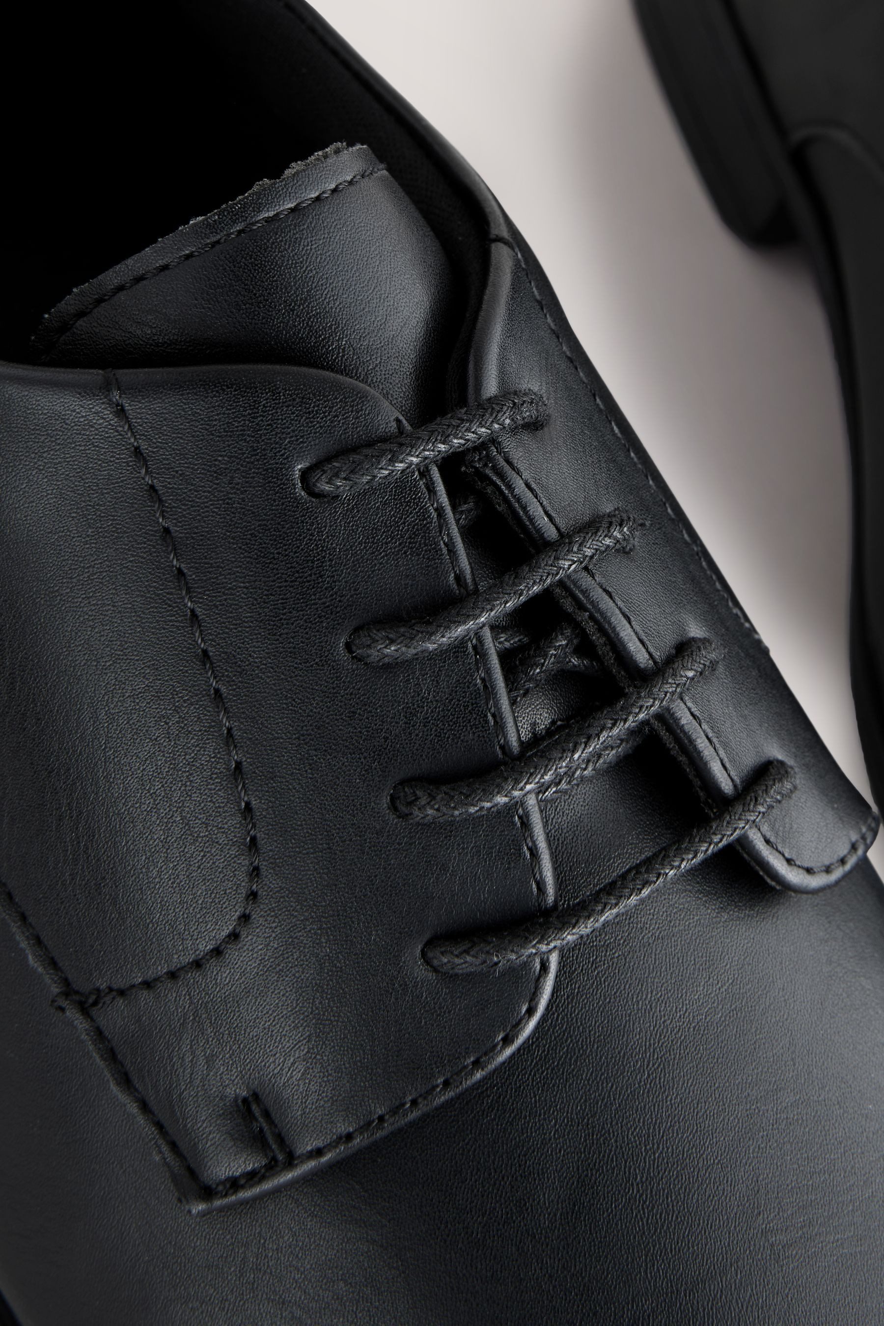 Next Schmale, eckige Derby-Schuhe, weite Passform Schnürschuh (1-tlg)