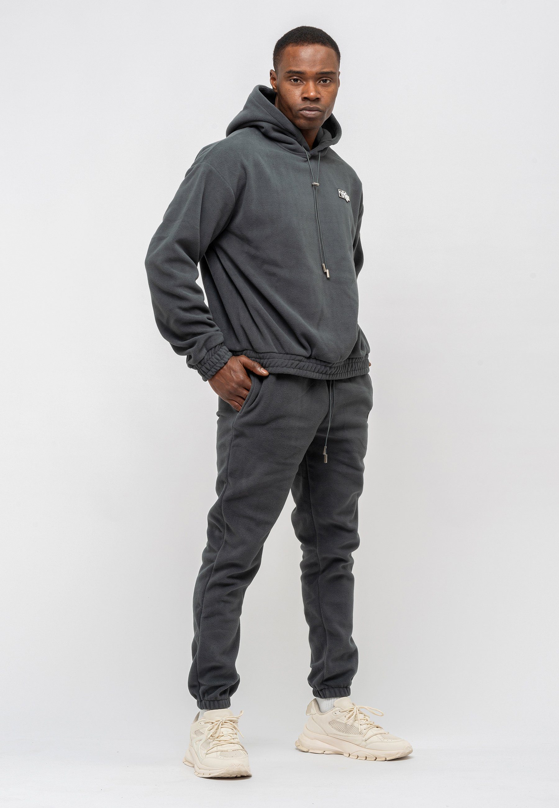 Tom Barron Trainingsanzug Tom Barron Tracksuit With Fleece Fabric Patch Logo, mit modernem Design