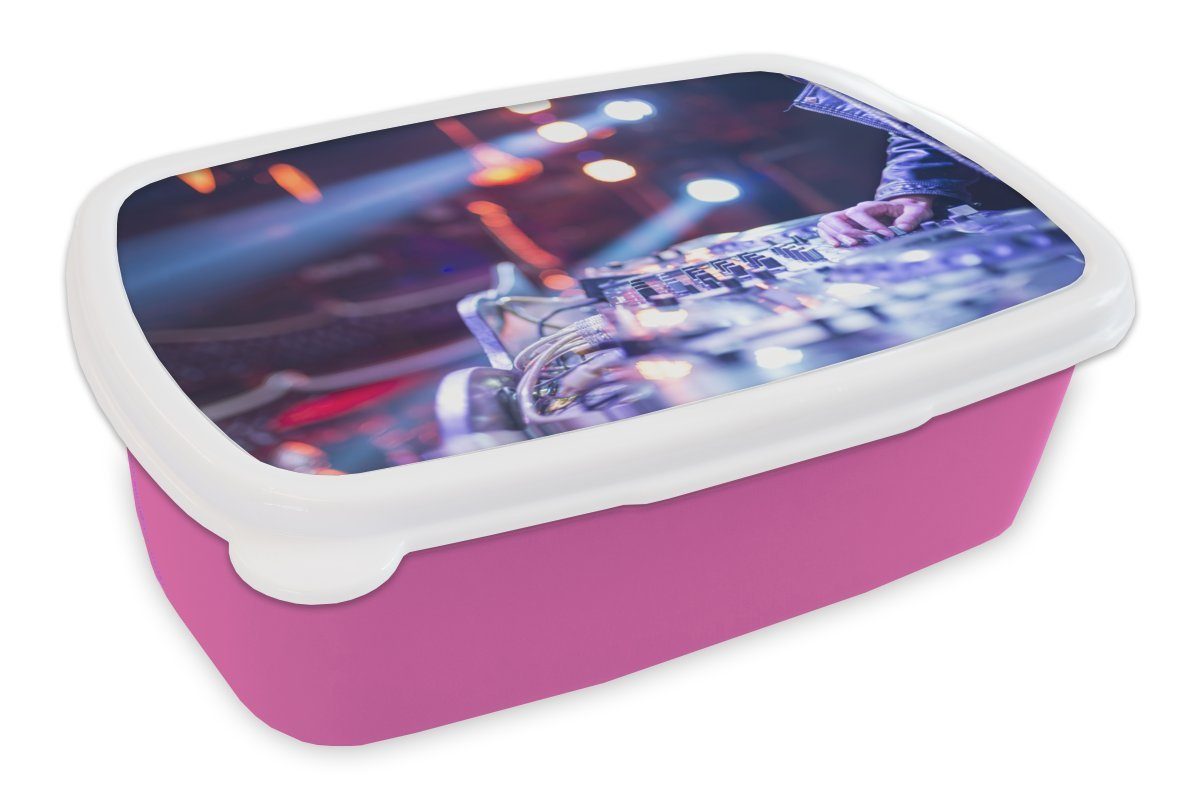 Snackbox, hinter Mischpult, Lunchbox Kunststoff, einem Kinder, Brotbox (2-tlg), Brotdose Kunststoff rosa DJ für Erwachsene, MuchoWow Mädchen,