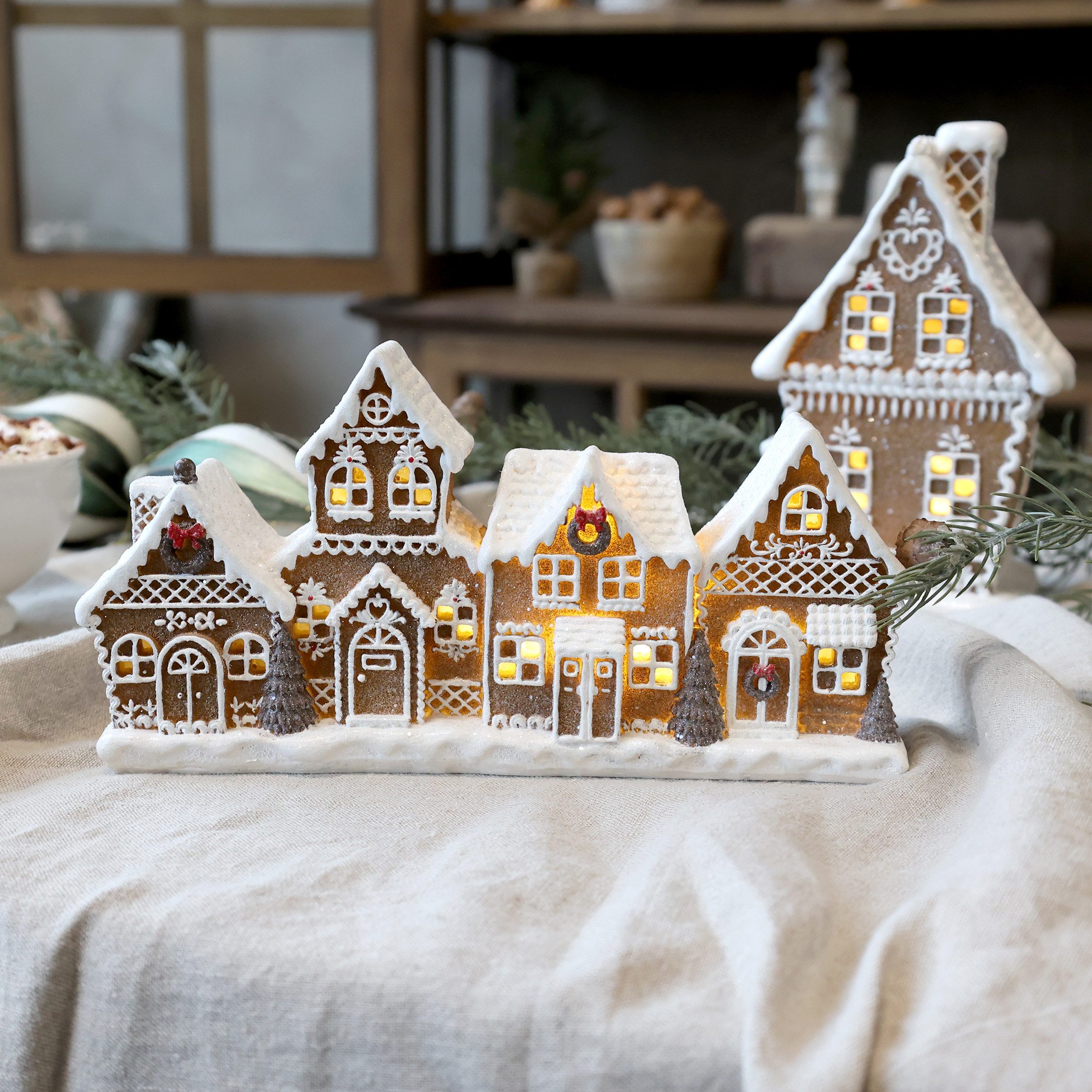 Chic Antique LED Dekoobjekt Chic Antique Noël Lebkuchenhäuser mit LED L 24,5cm 52084620, LED fest integriert