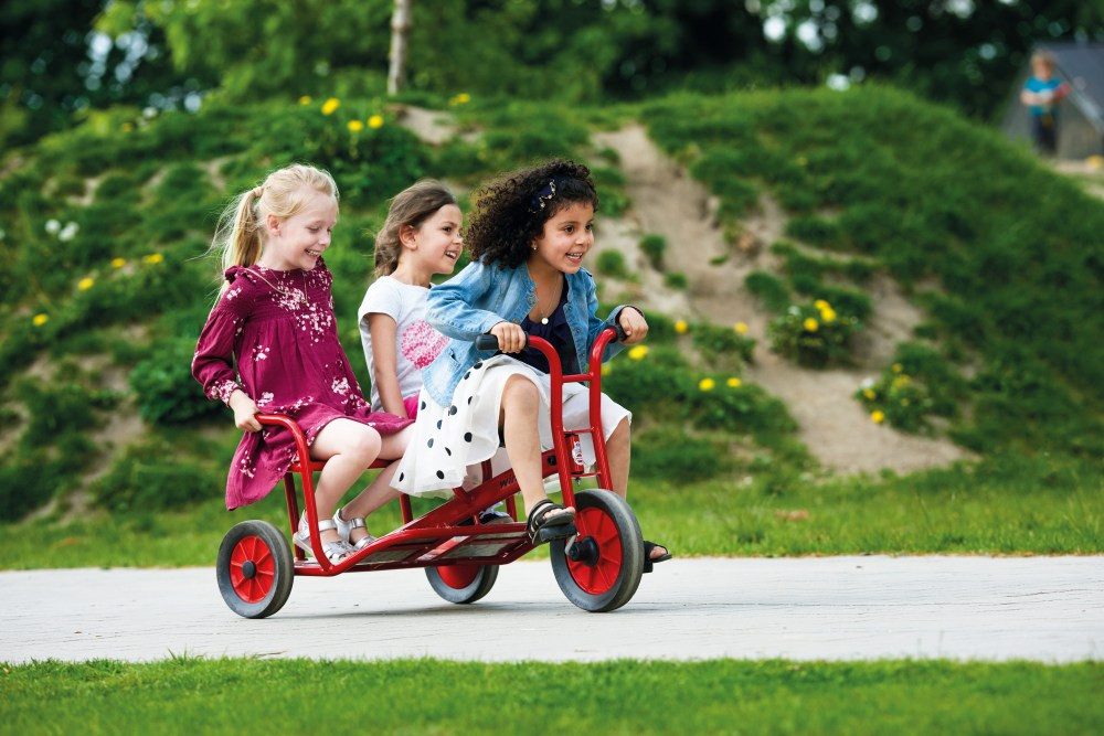Winther Dreirad Doppeltaxi für Kinder – Rikschafahrzeug für fantasievolles Spielen