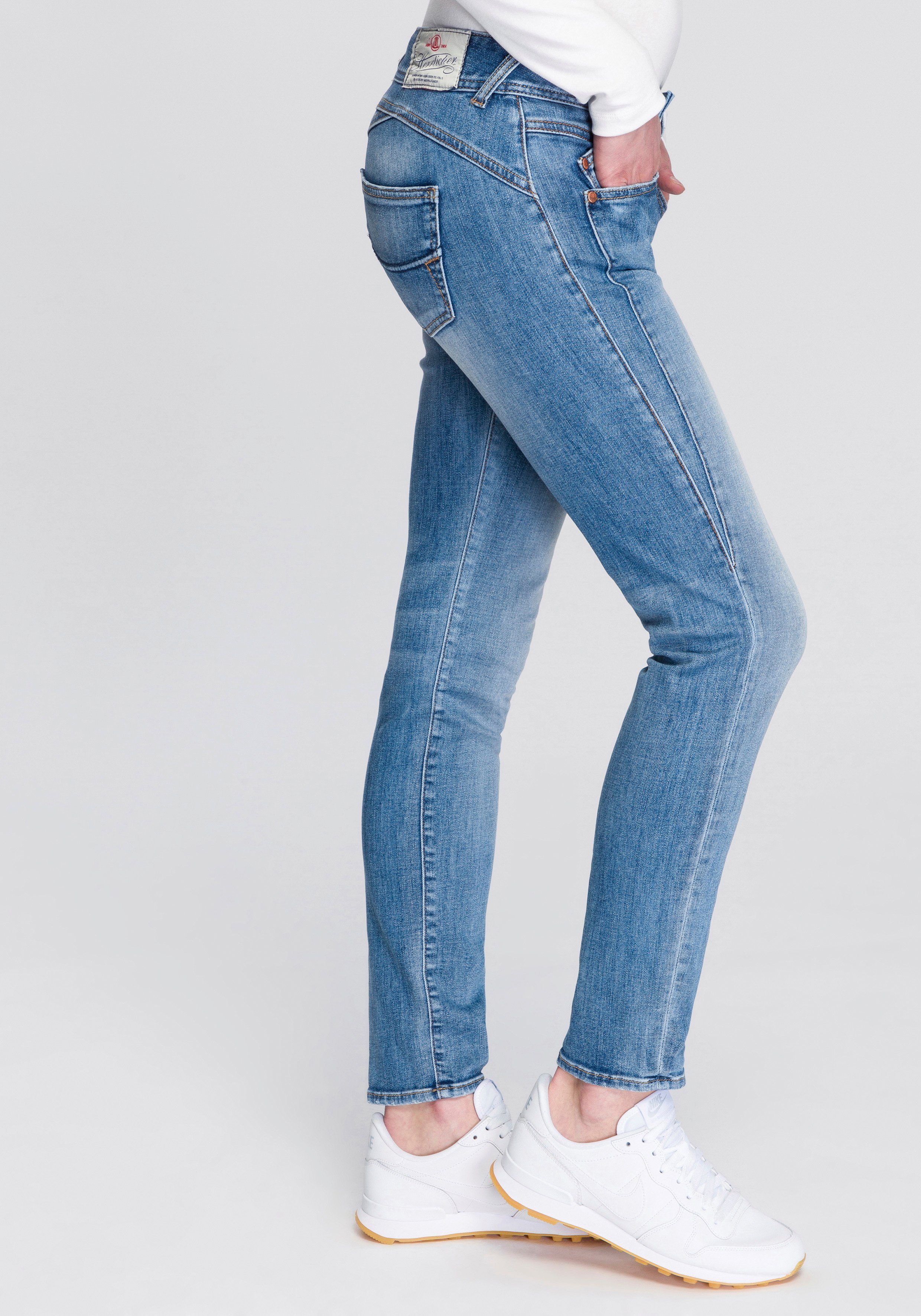 Technology, Steppung Backpockets ORGANIC toller 5-Pocket-Style Slim-fit-Jeans SLIM mit dank Herrlicher den GILA umweltfreundlich Kitotex an