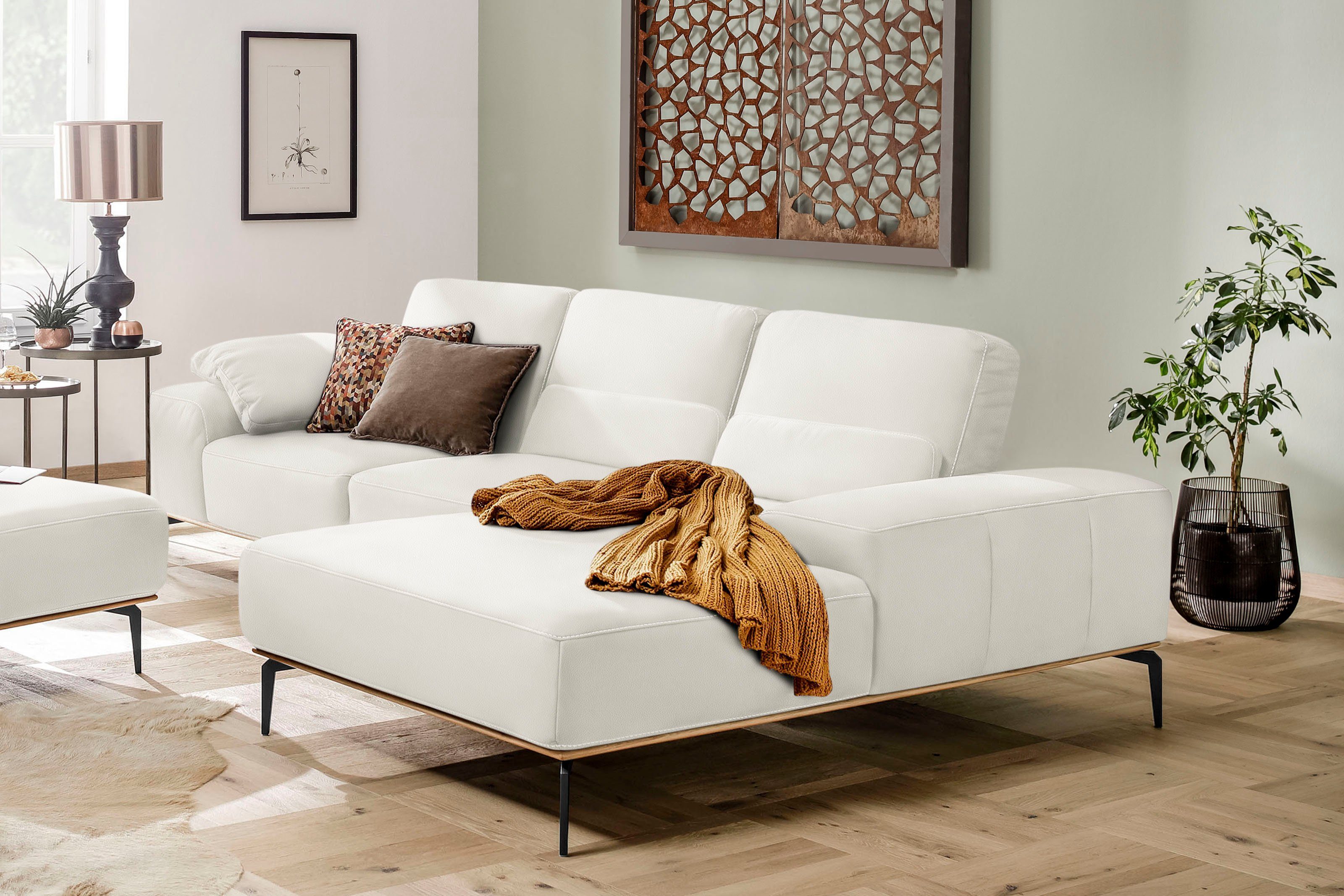 W.SCHILLIG Ecksofa run, Designsofa mit tollem Sitzkomfort, bequem, L-Form, mit Holzsockel, Füße in Schwarz pulverbeschichtet, Breite 299 cm