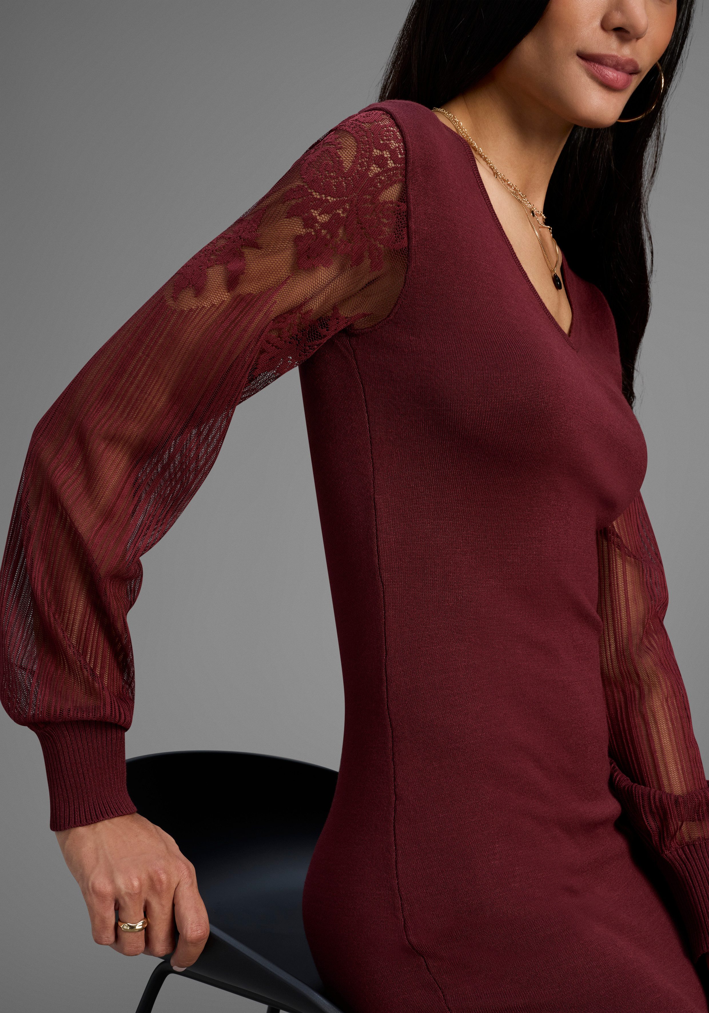 Laura Scott Strickkleid mit edlen Spitzenärmeln und tiefem V-neck günstig online kaufen