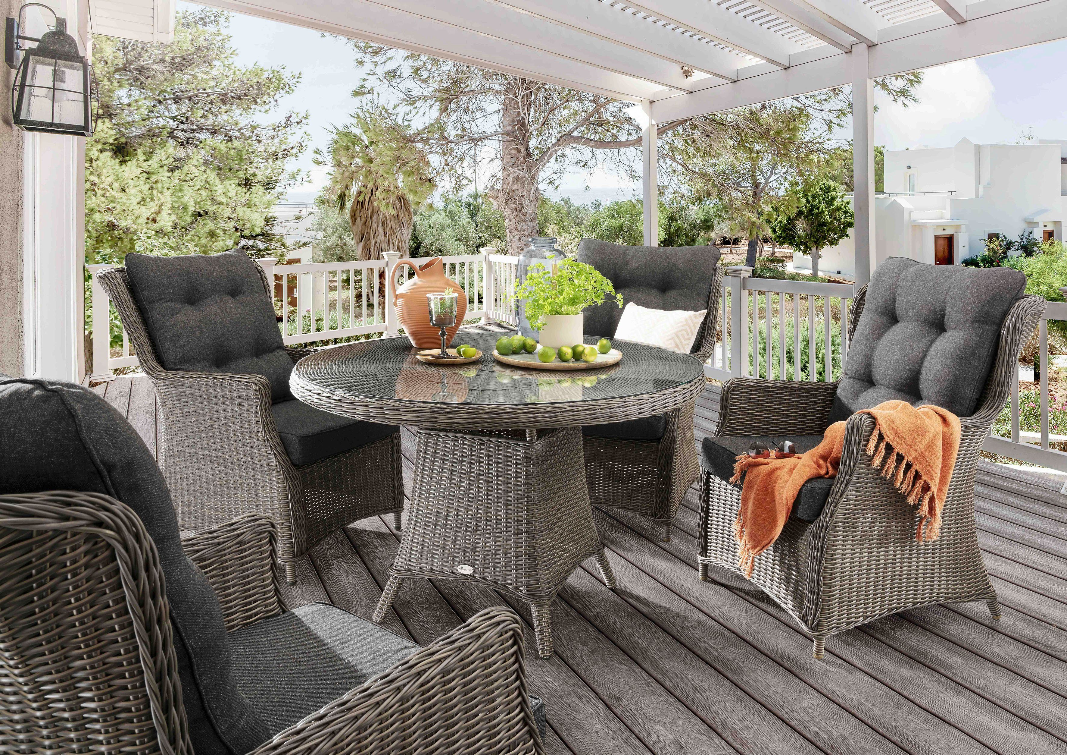 Destiny Garten-Essgruppe CASA LUNA 4 Se + Tisch Ø 120x75cm, vintage grau, (Set, 13-tlg., 4 Sessel inkl. Polster, 1 Tisch mit aufgelegter Glasplatte), Aluminium, Polyrattan