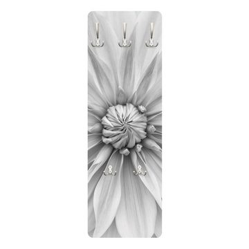 Bilderdepot24 Garderobenpaneel schwarz-weiß Blumen Floral Botanische Blüte in Weiß Design (ausgefallenes Flur Wandpaneel mit Garderobenhaken Kleiderhaken hängend), moderne Wandgarderobe - Flurgarderobe im schmalen Hakenpaneel Design