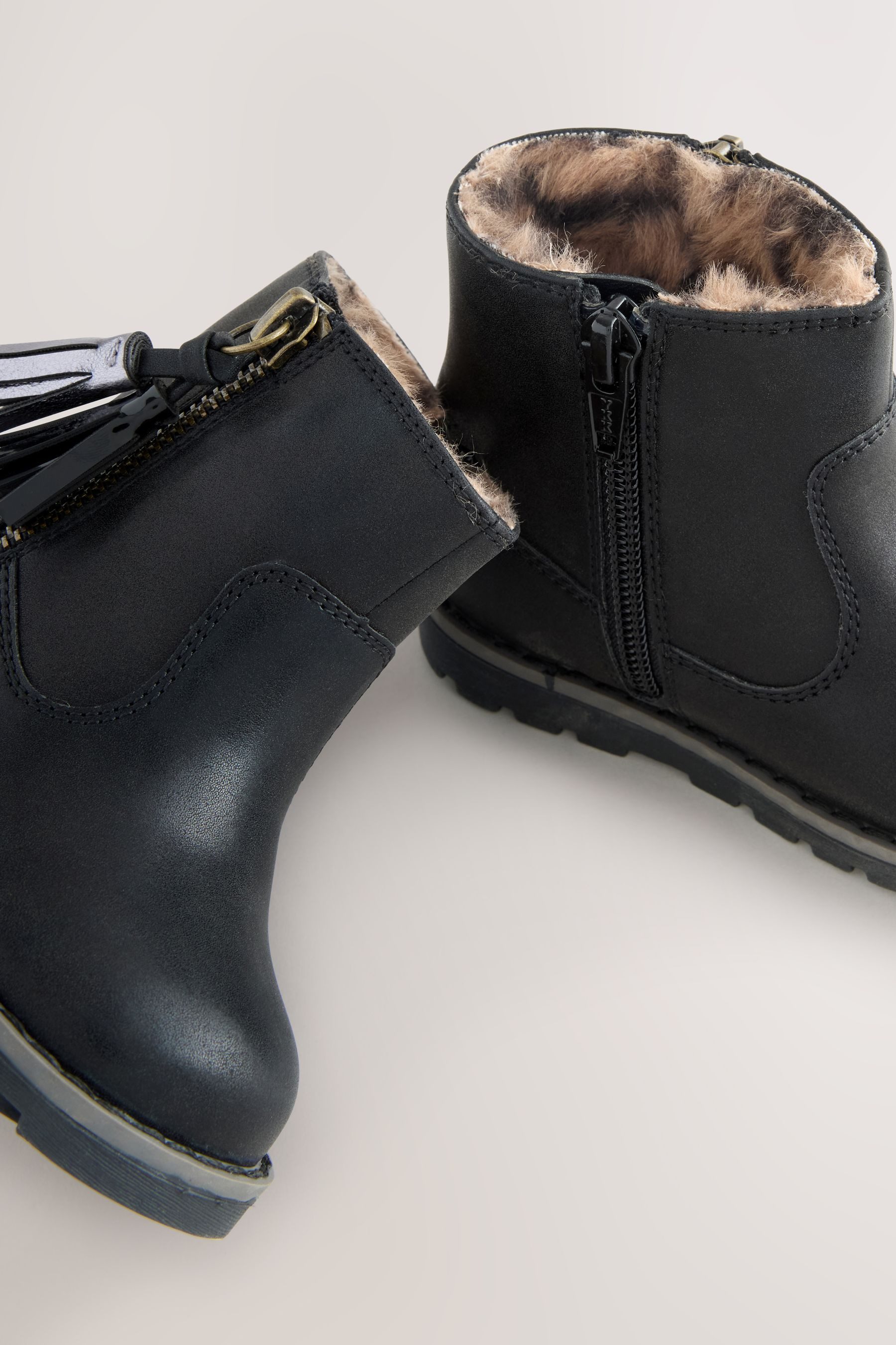 Next Chelseastiefel mit Quaste, weite Passform Stiefelette (1-tlg)